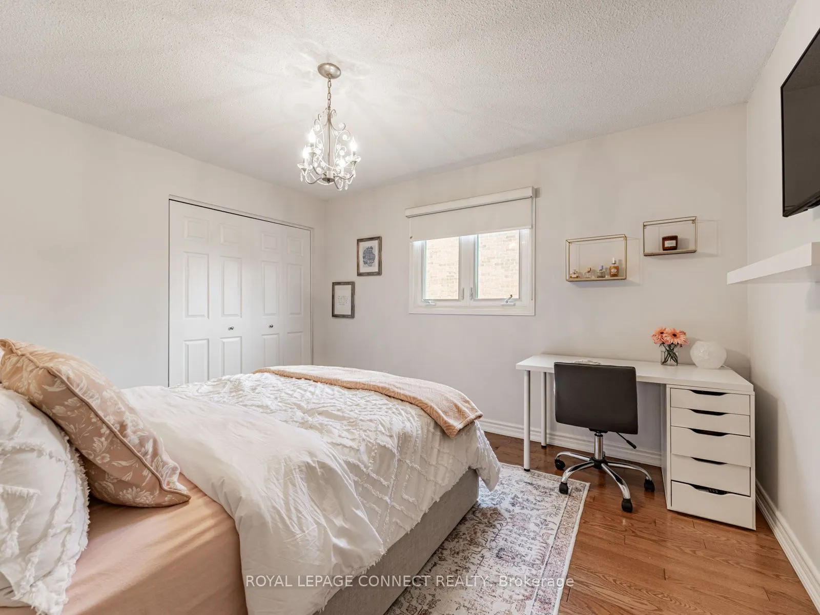 42 Lyndhurst Drive