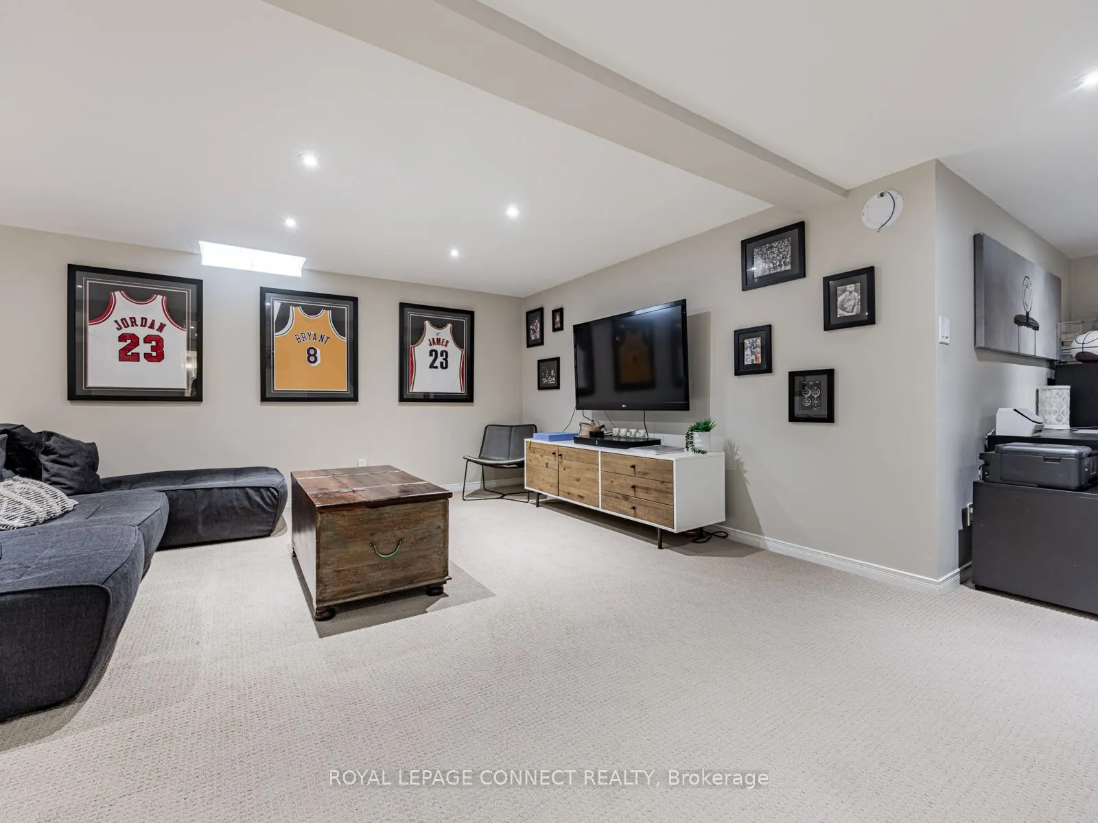 42 Lyndhurst Drive