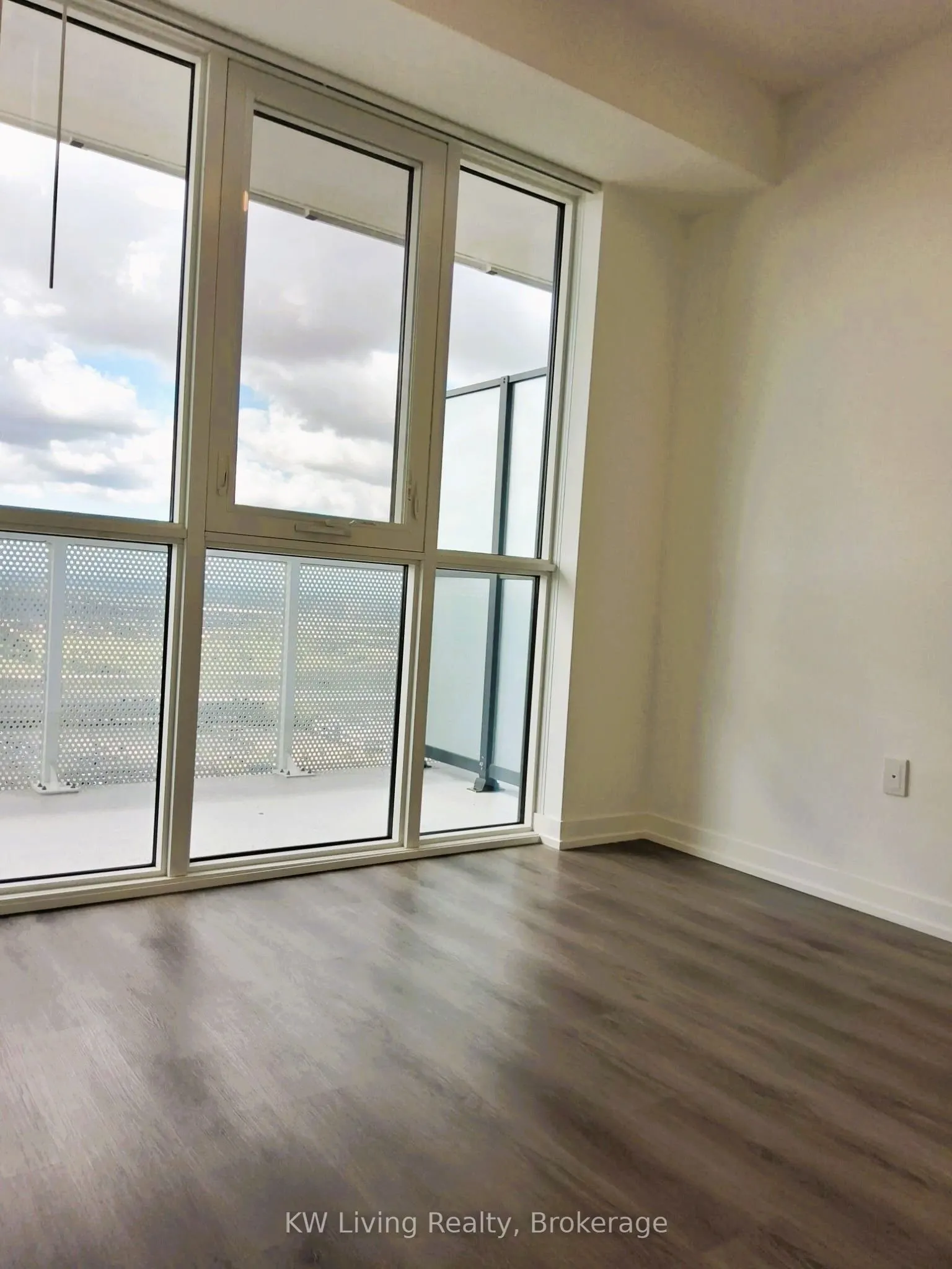 28 Interchange Way, #3511