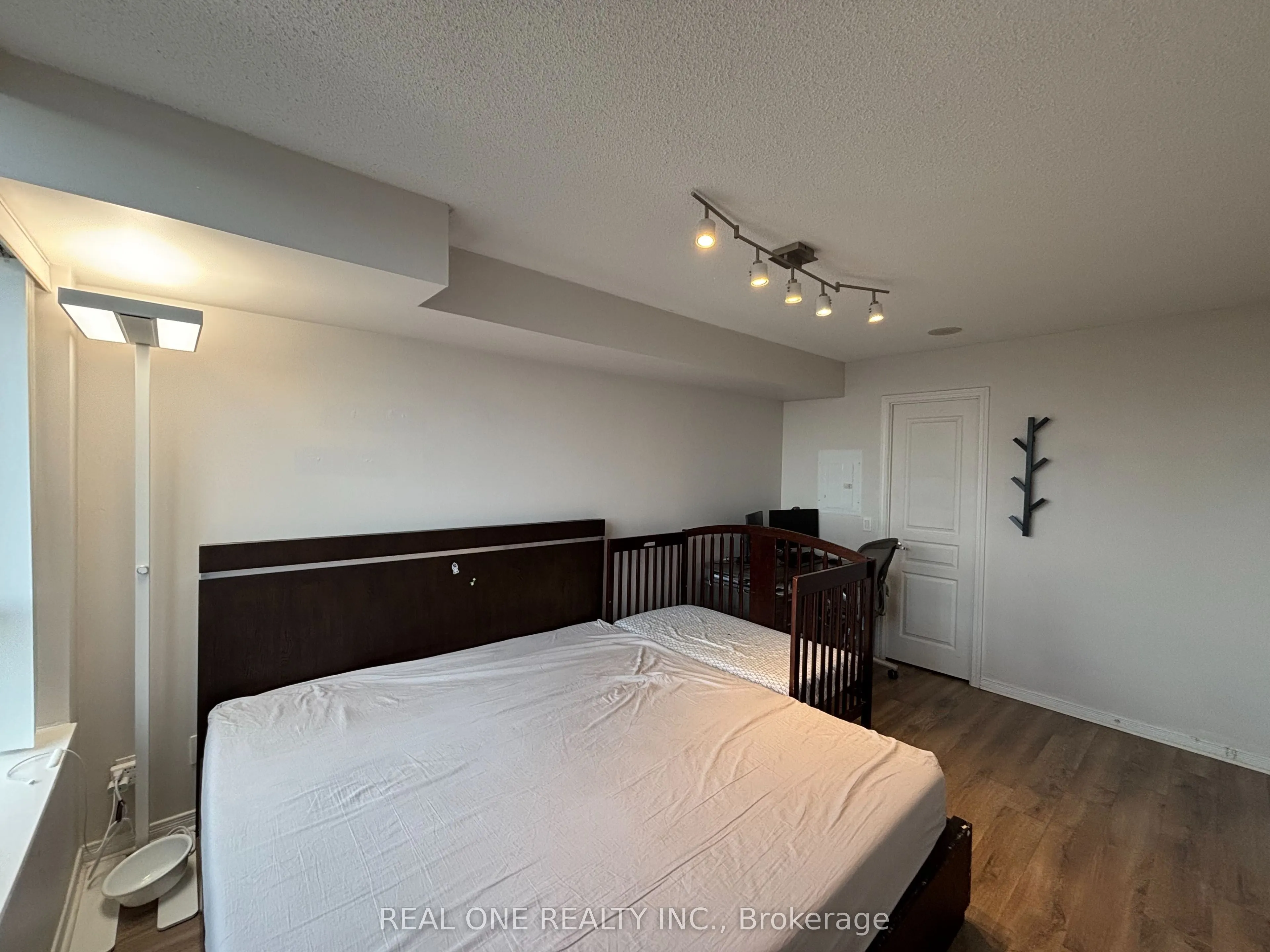 310 Red Maple Road, #1203