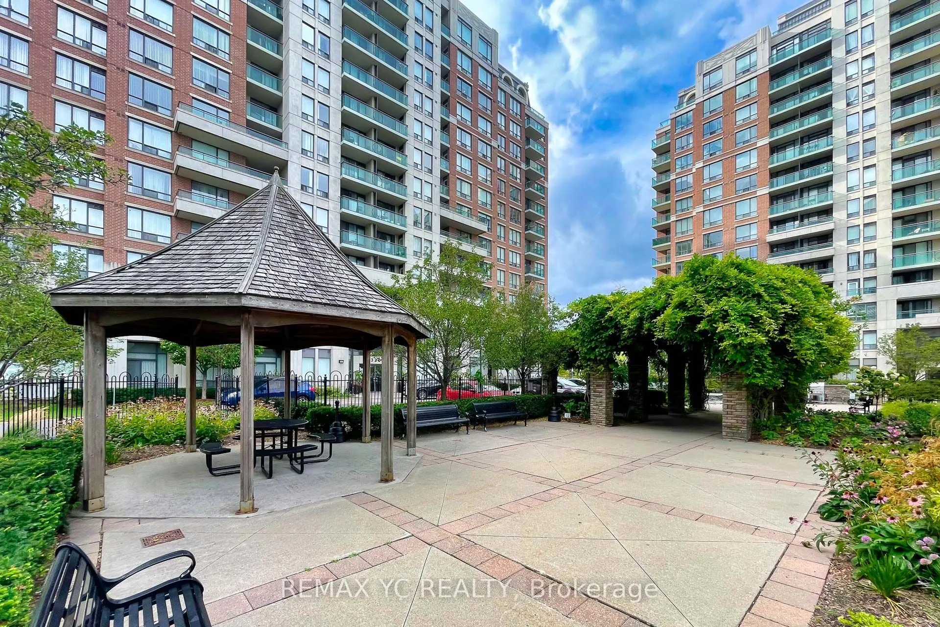 310 Red Maple Road, #702