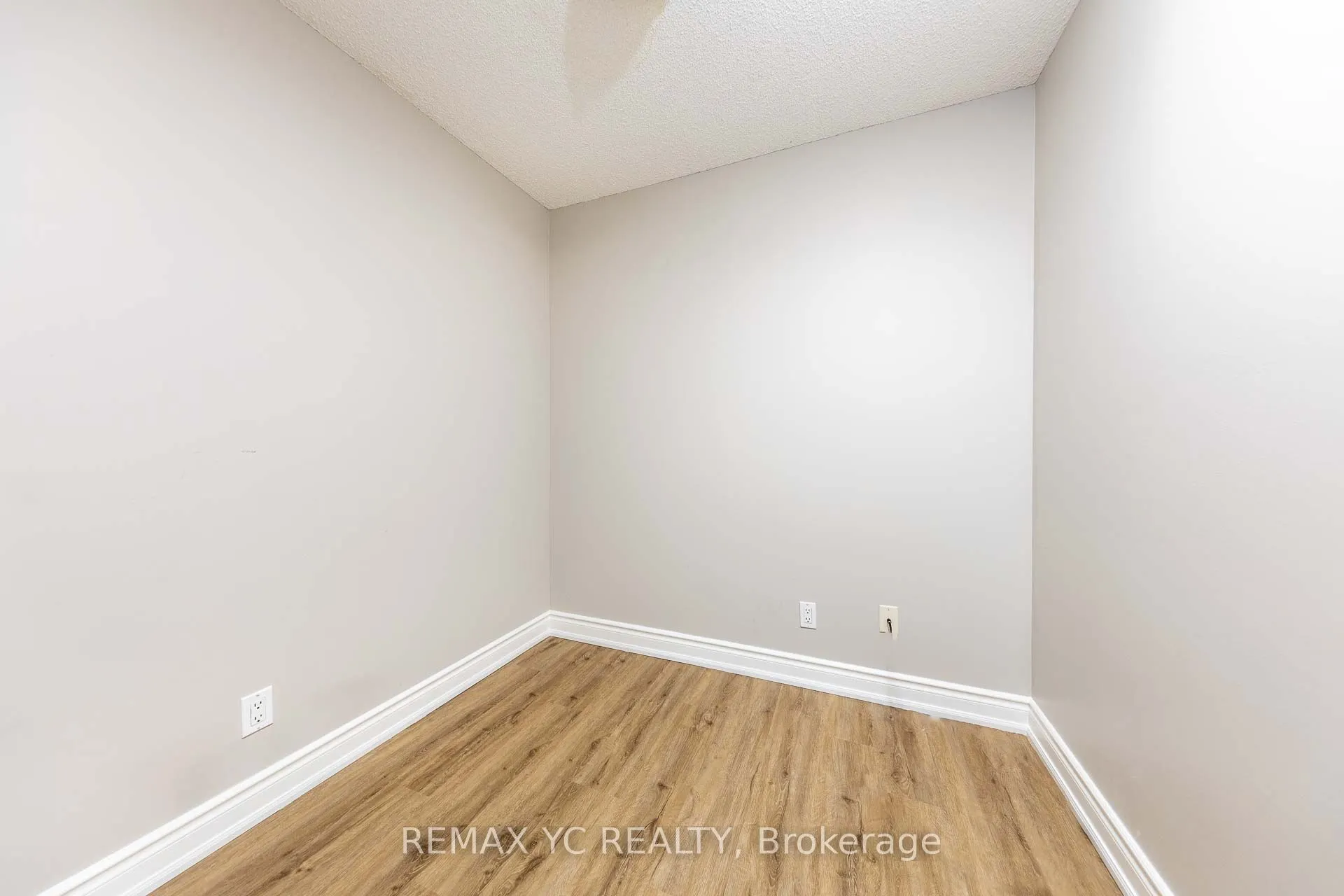 310 Red Maple Road, #702