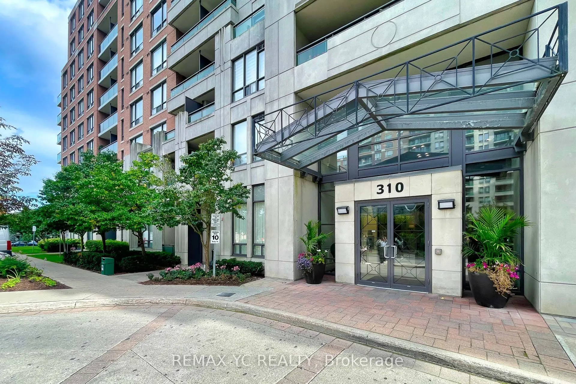 310 Red Maple Road, #702