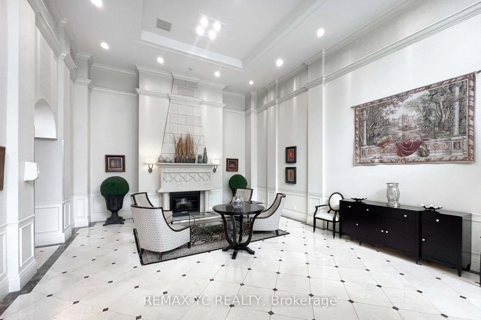 310 Red Maple Road, #702