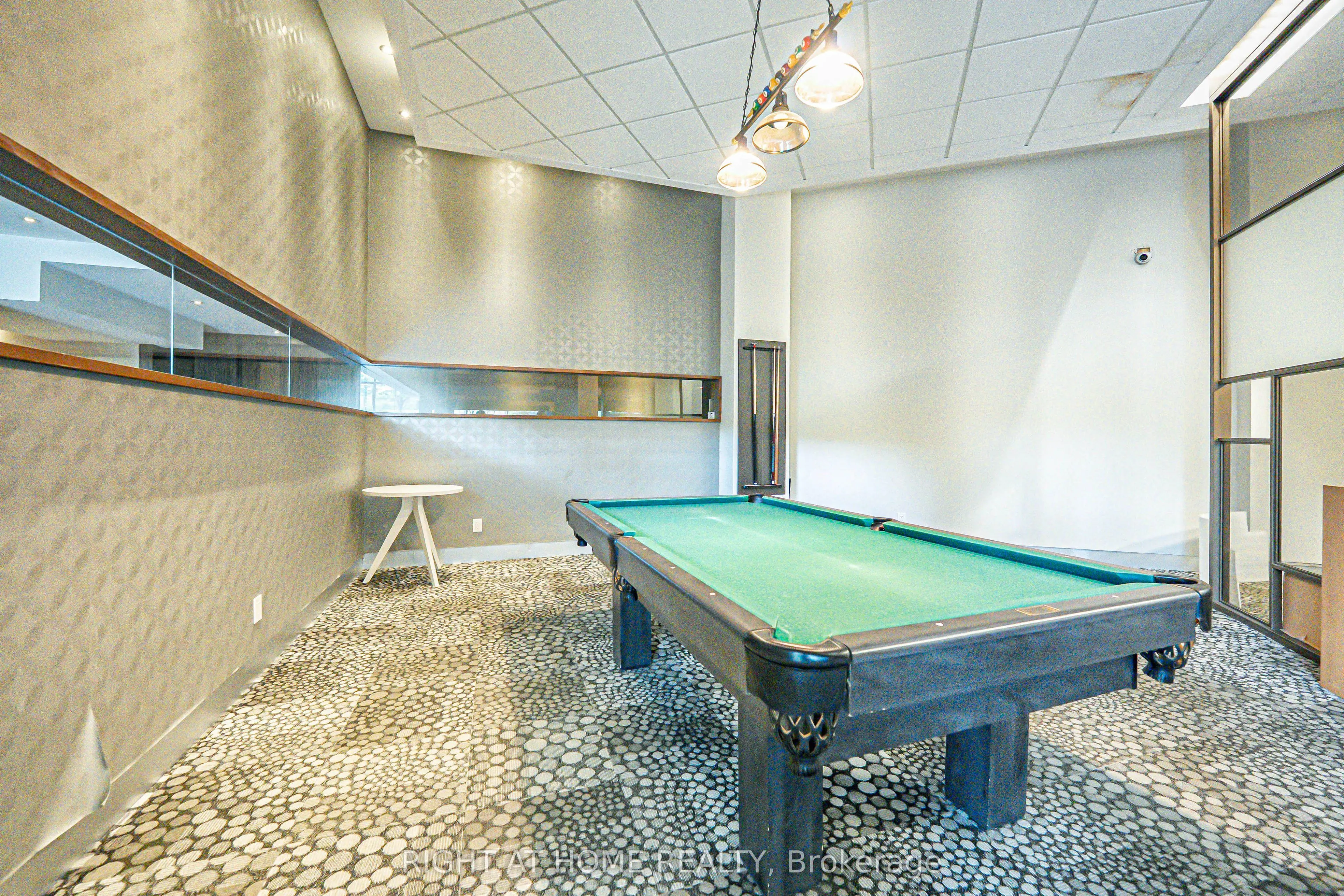 273 South Park Road, #809