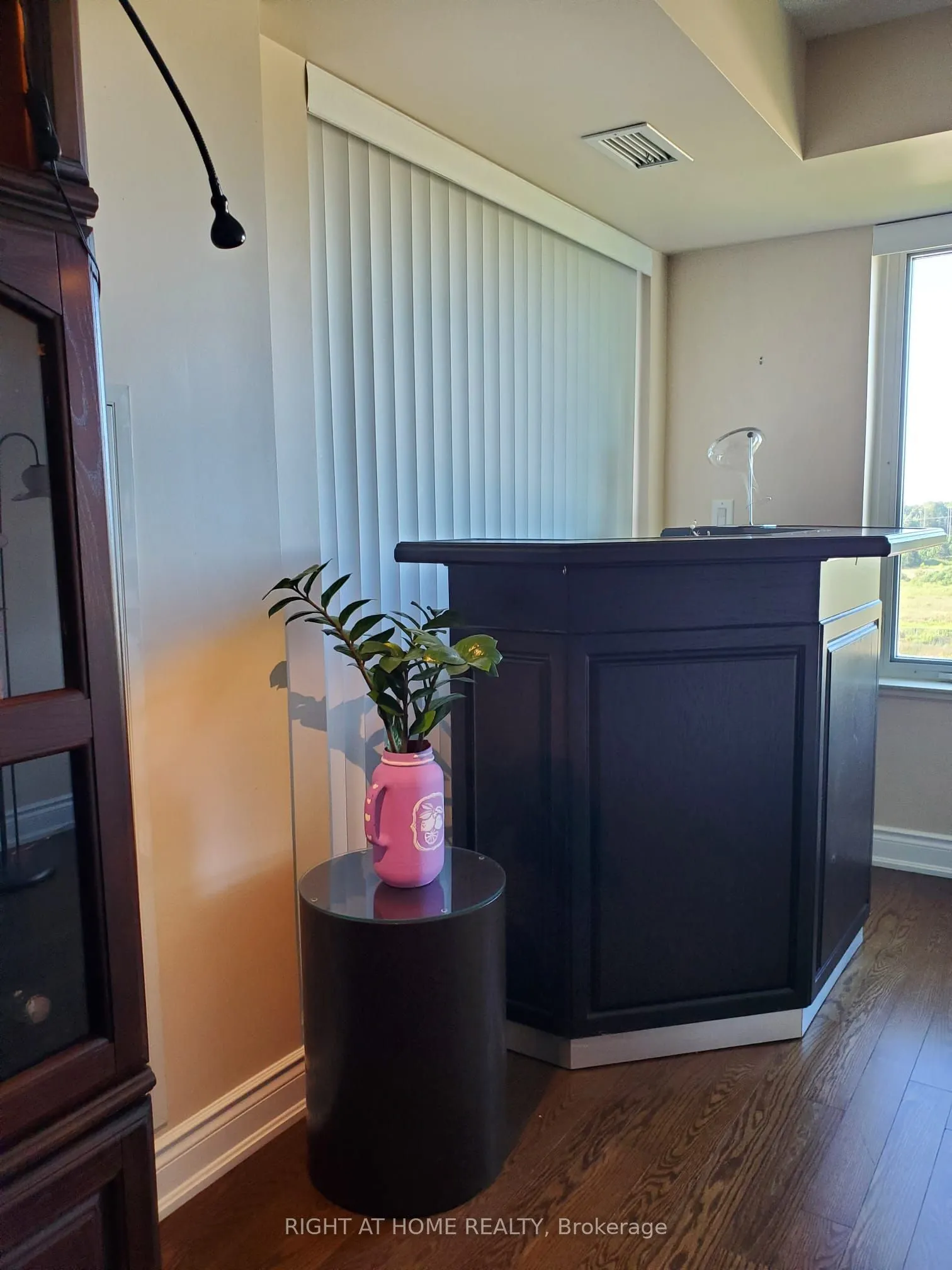273 South Park Road, #809