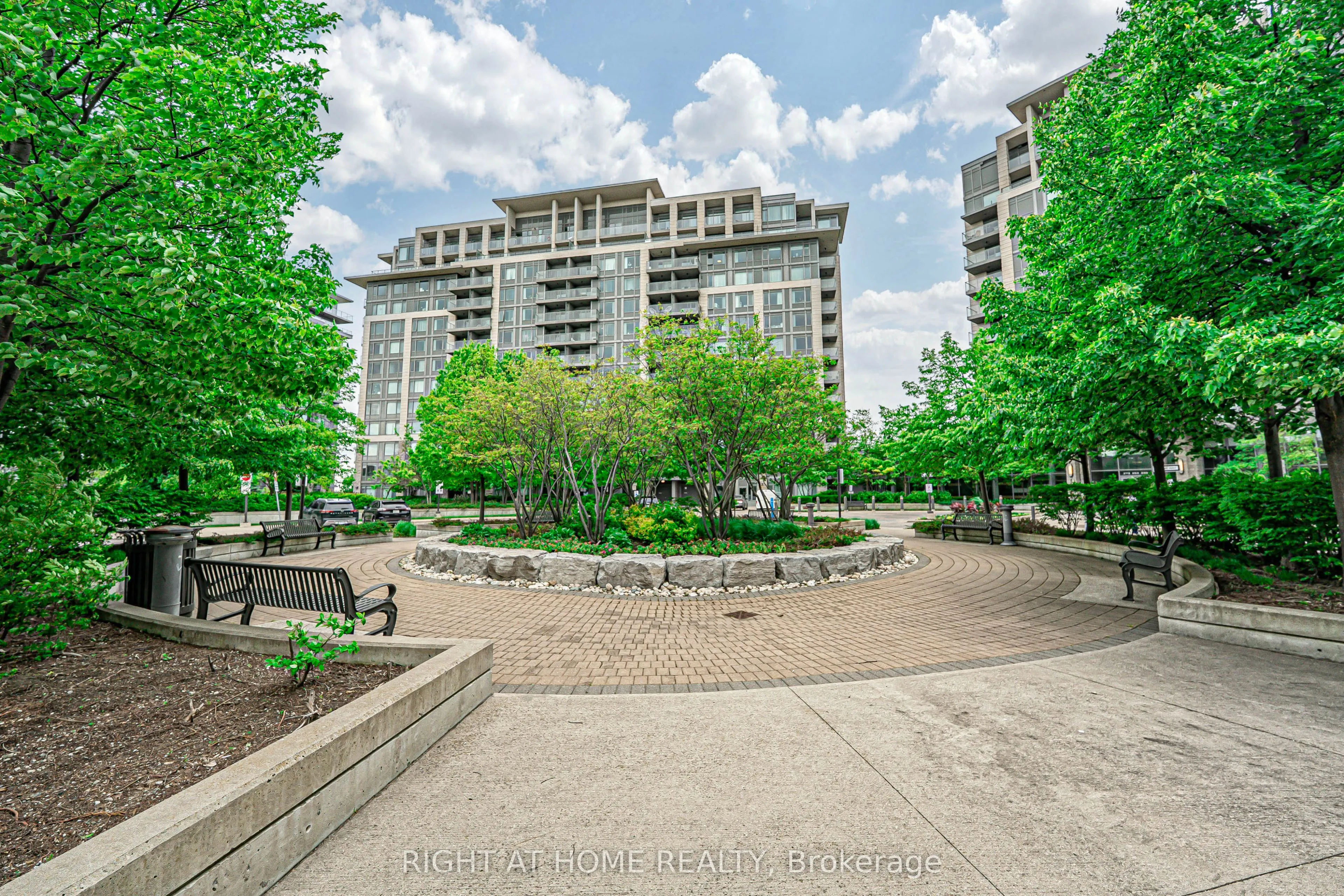 273 South Park Road, #809