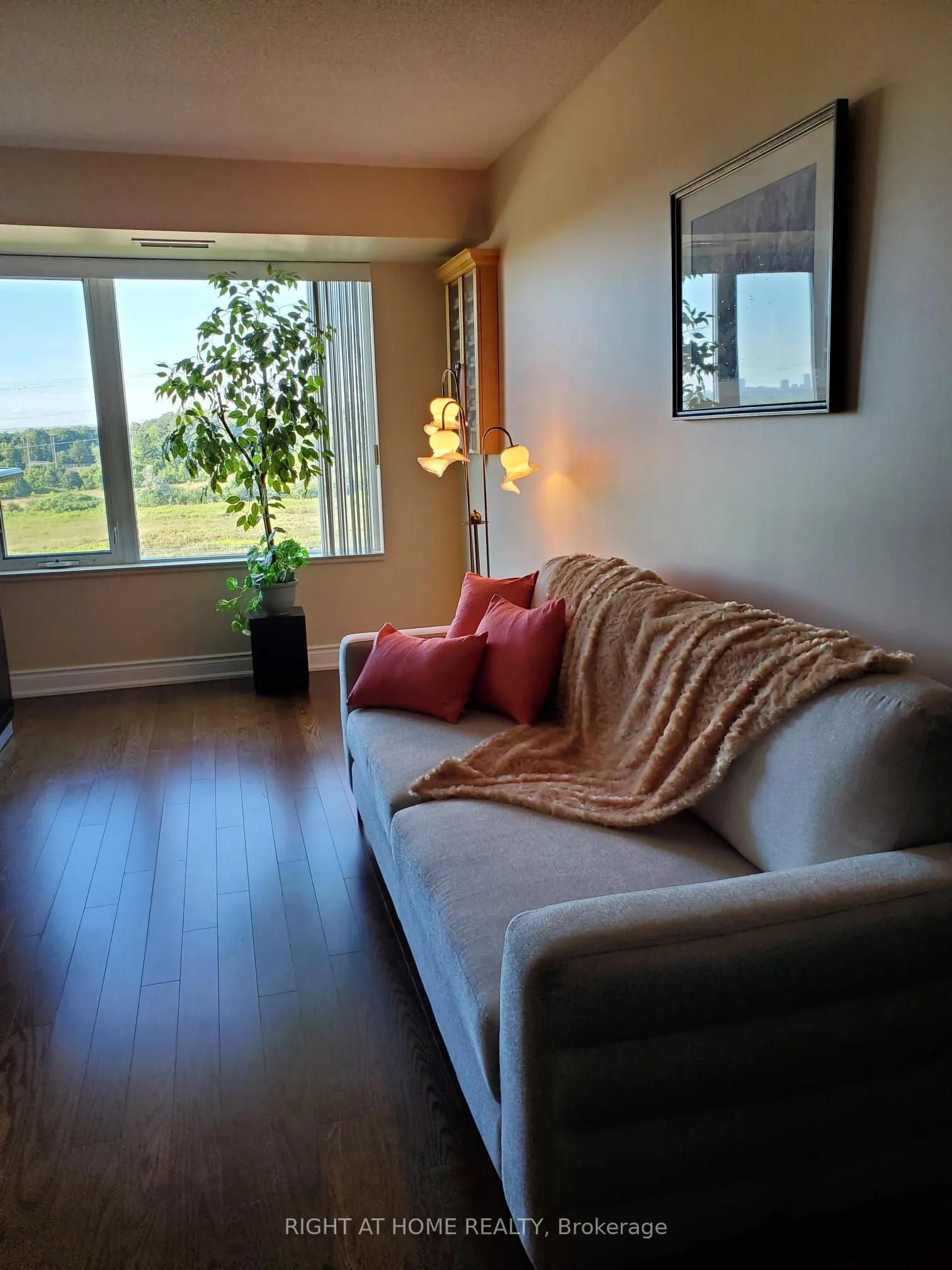 273 South Park Road, #809