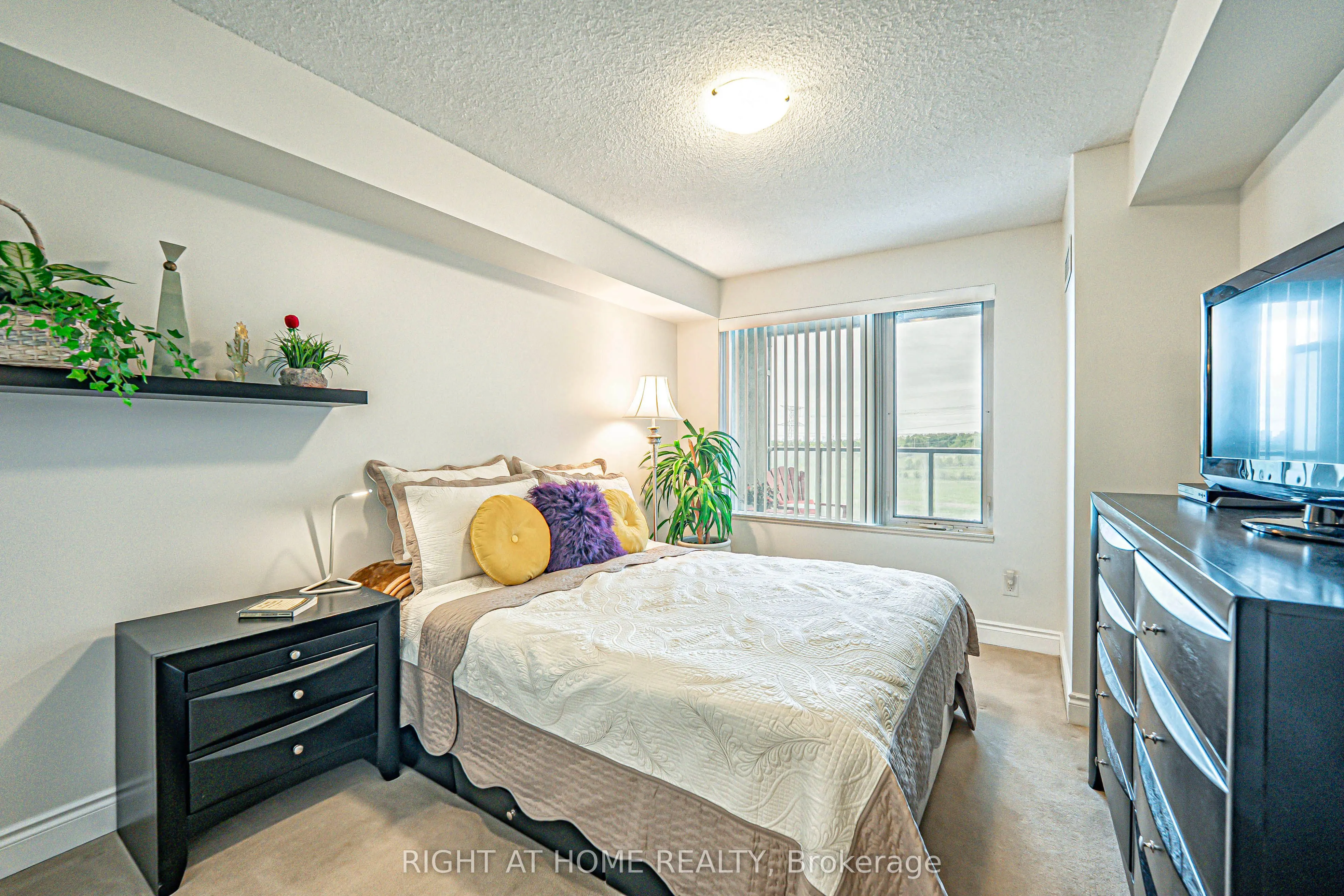 273 South Park Road, #809