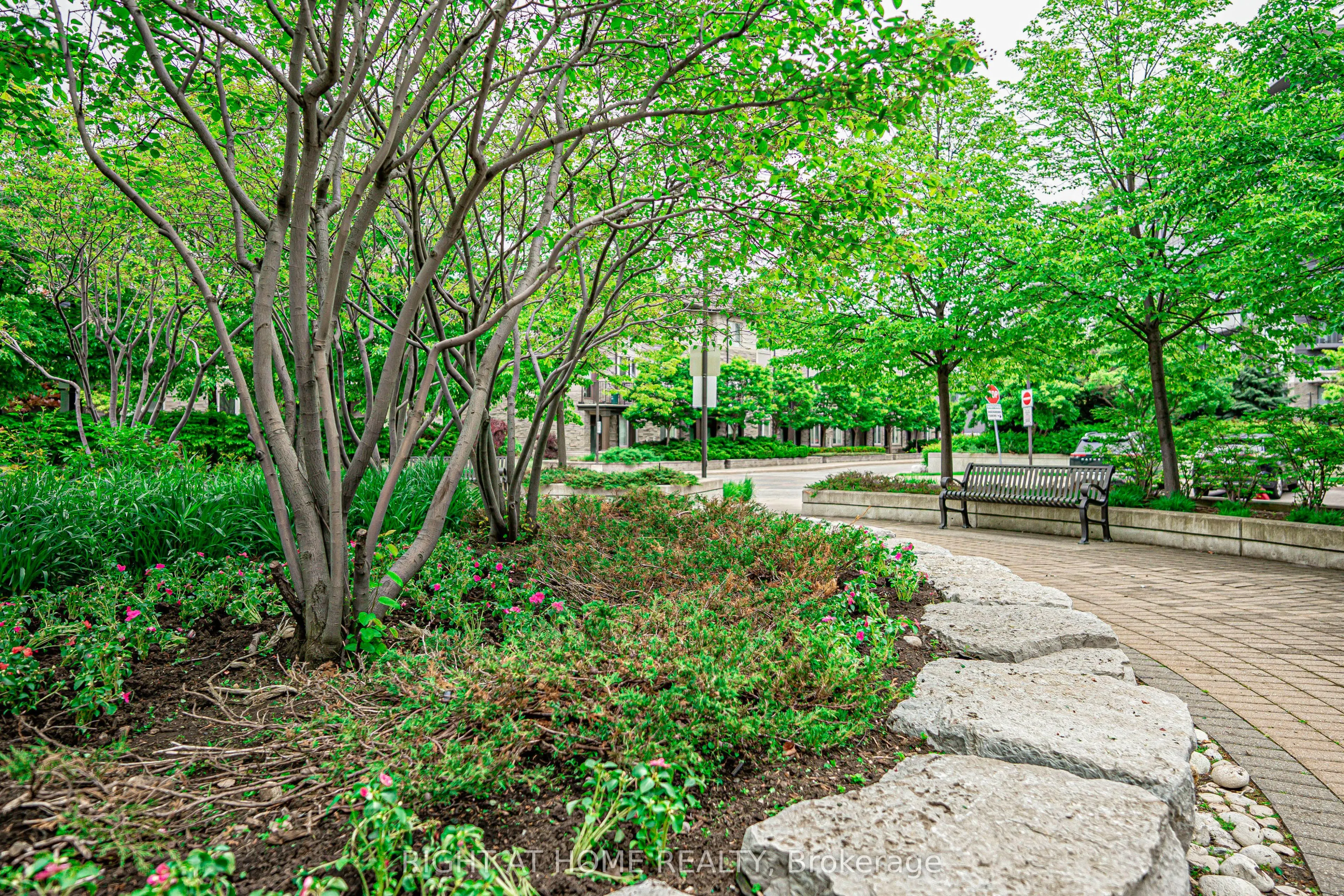 273 South Park Road, #809