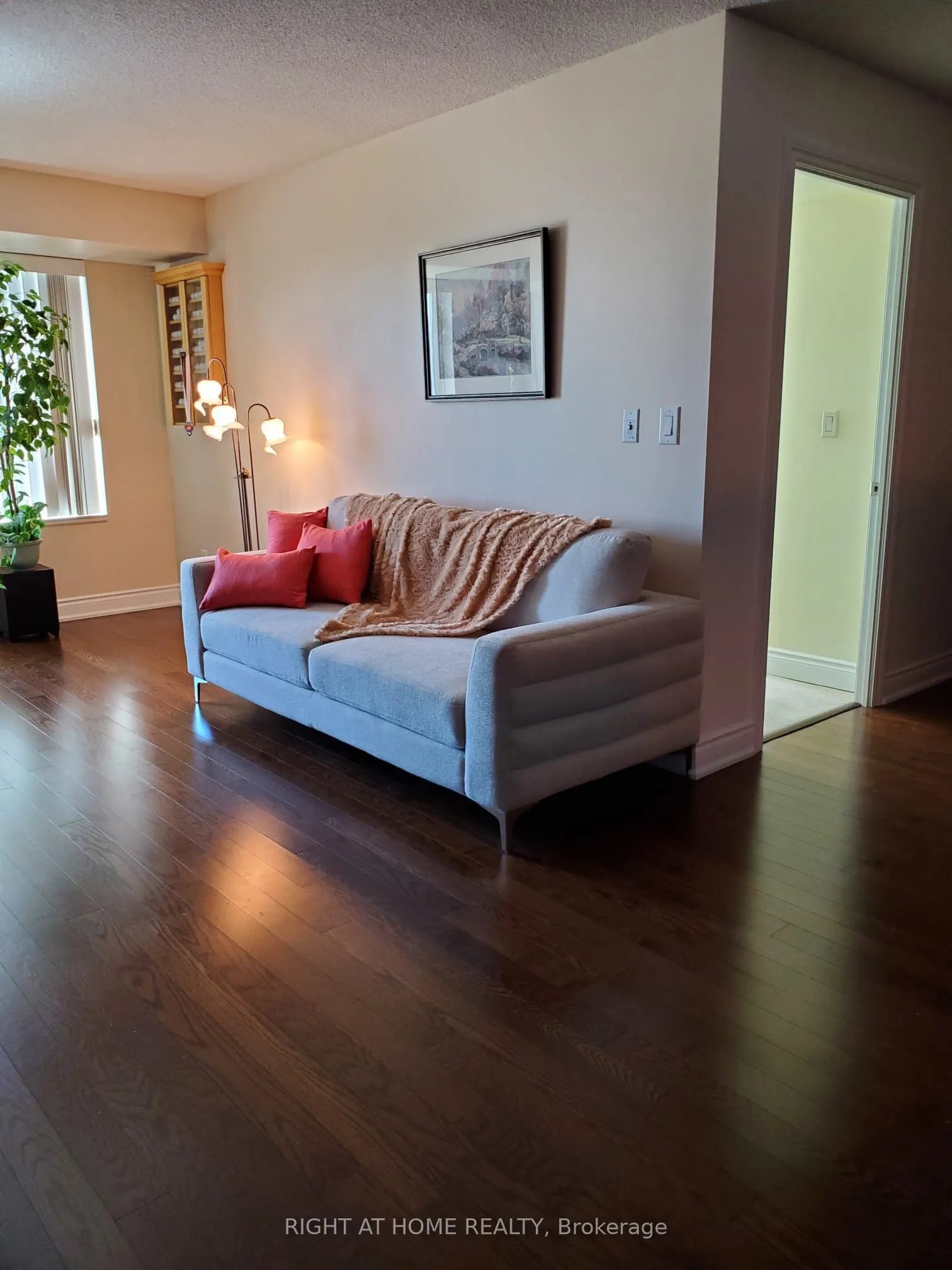 273 South Park Road, #809