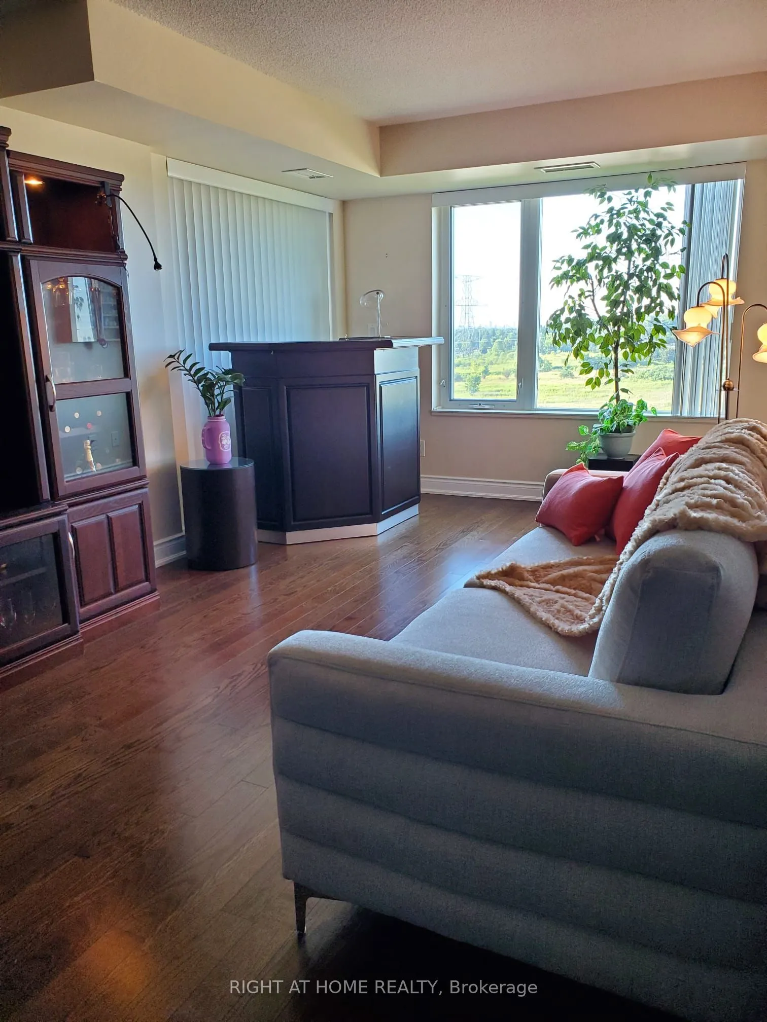 273 South Park Road, #809