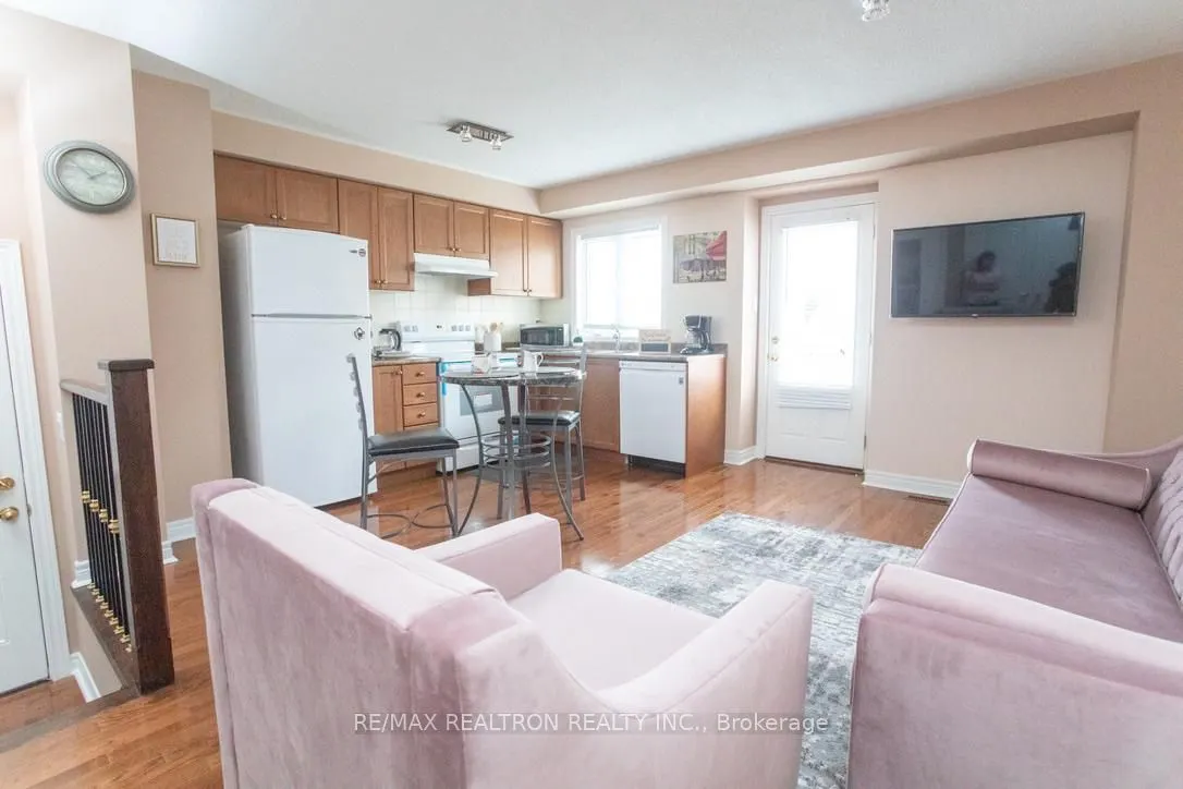 54 Chayna Crescent