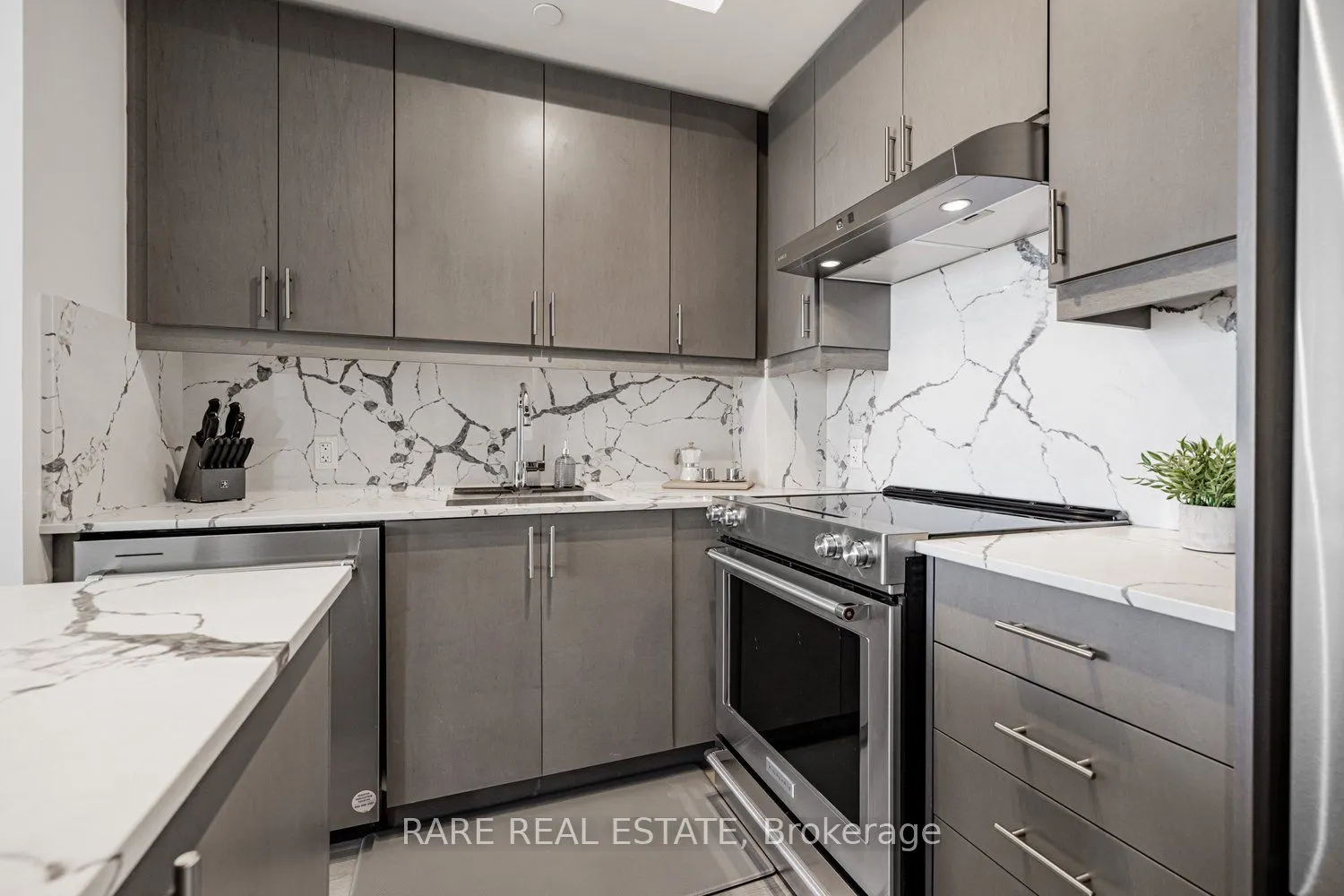 9000 Jane Street, #2110