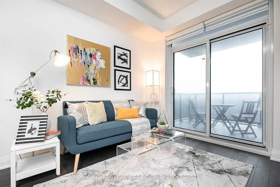 7165 Yonge Street, #727