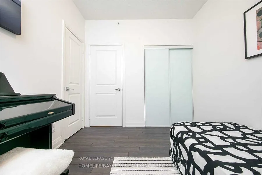 7165 Yonge Street, #727