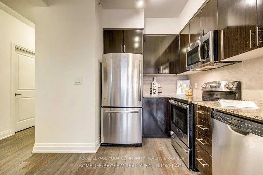 7165 Yonge Street, #727