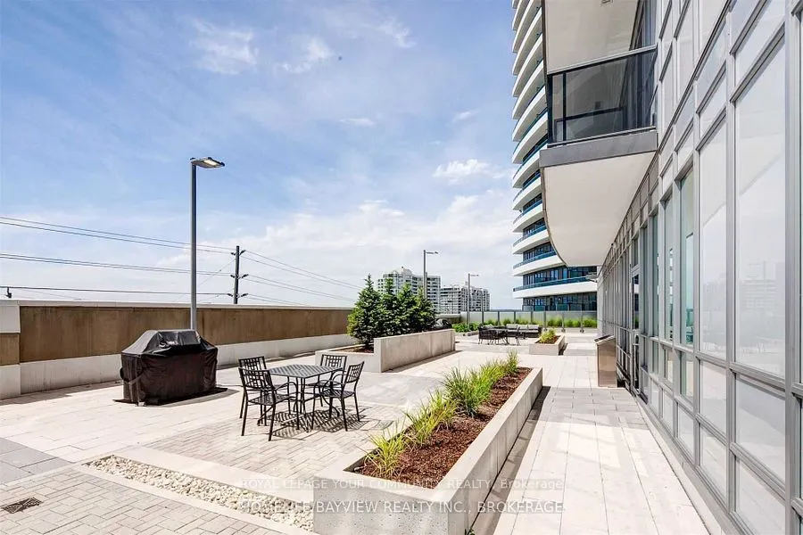 7165 Yonge Street, #727