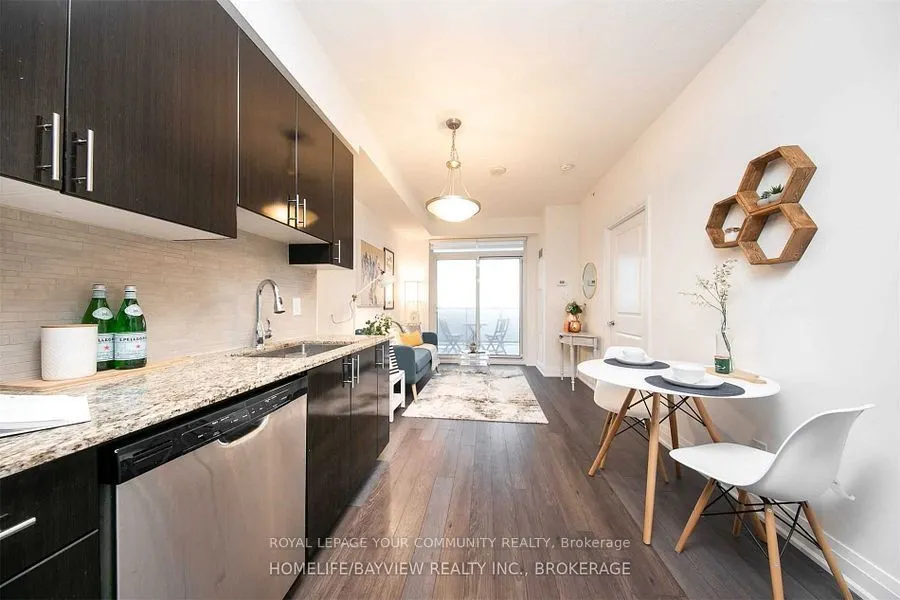 7165 Yonge Street, #727