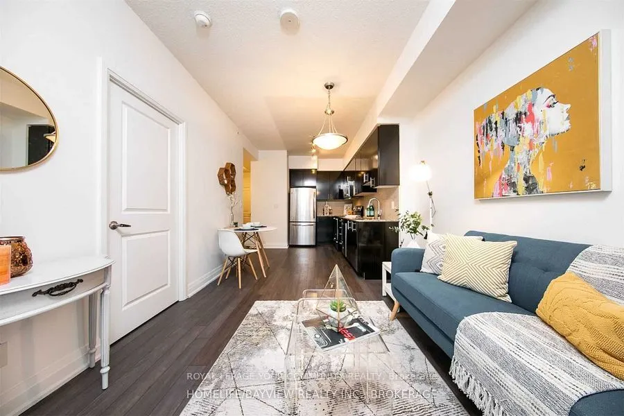 7165 Yonge Street, #727