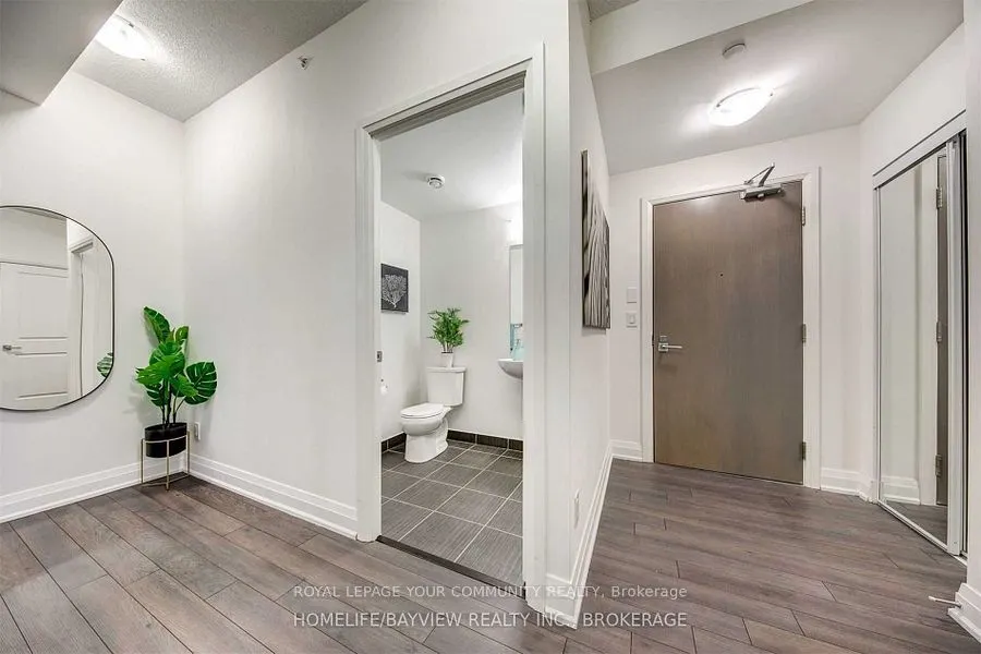 7165 Yonge Street, #727