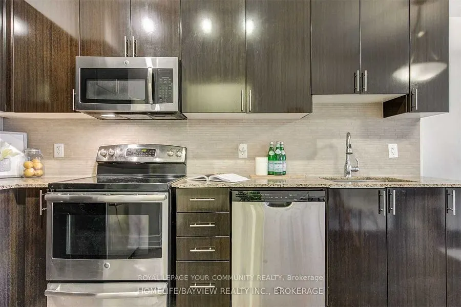 7165 Yonge Street, #727