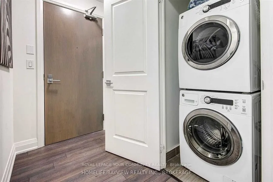 7165 Yonge Street, #727