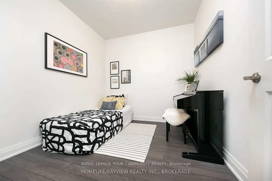 7165 Yonge Street, #727