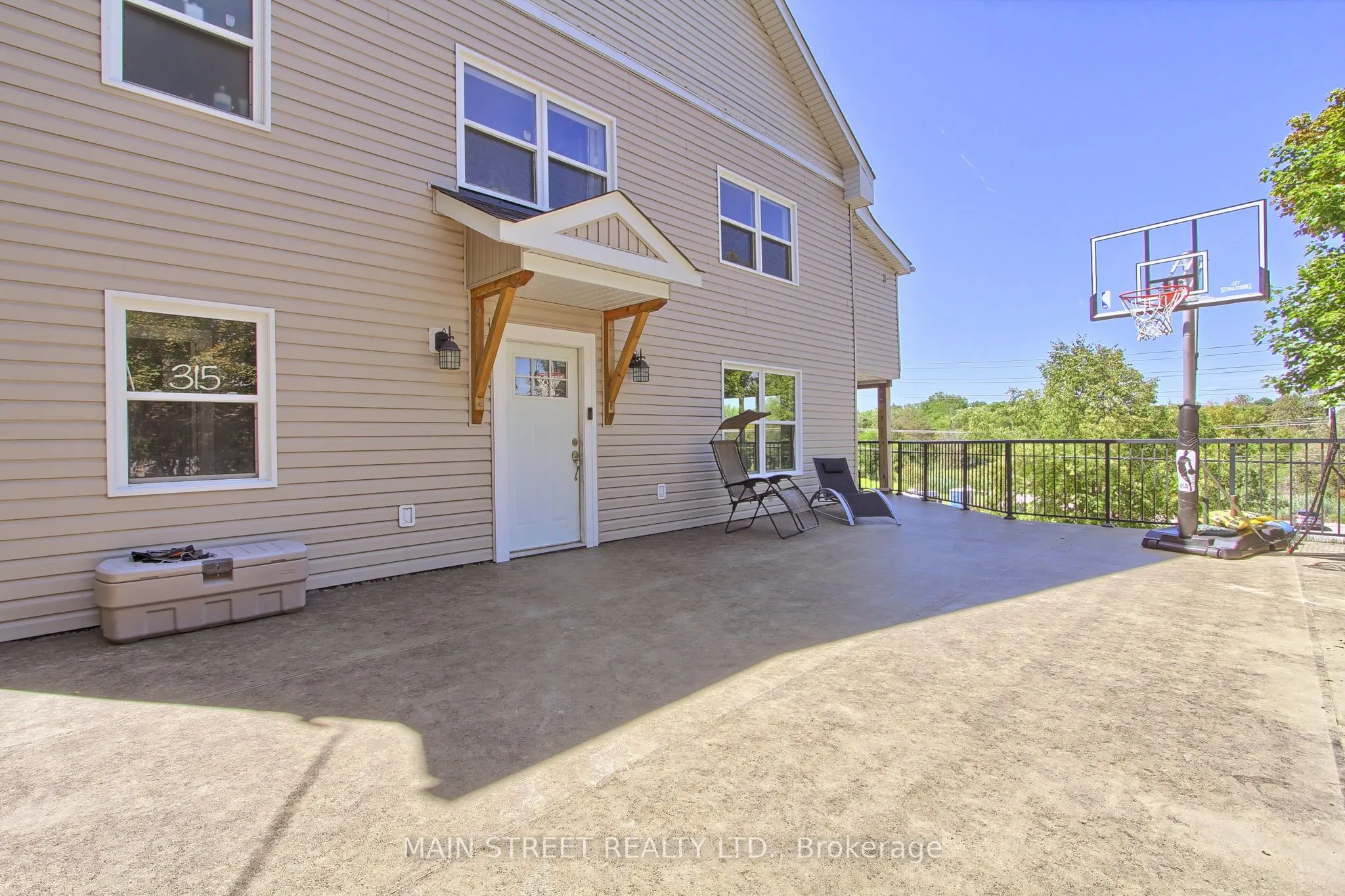 315 Cotter Street