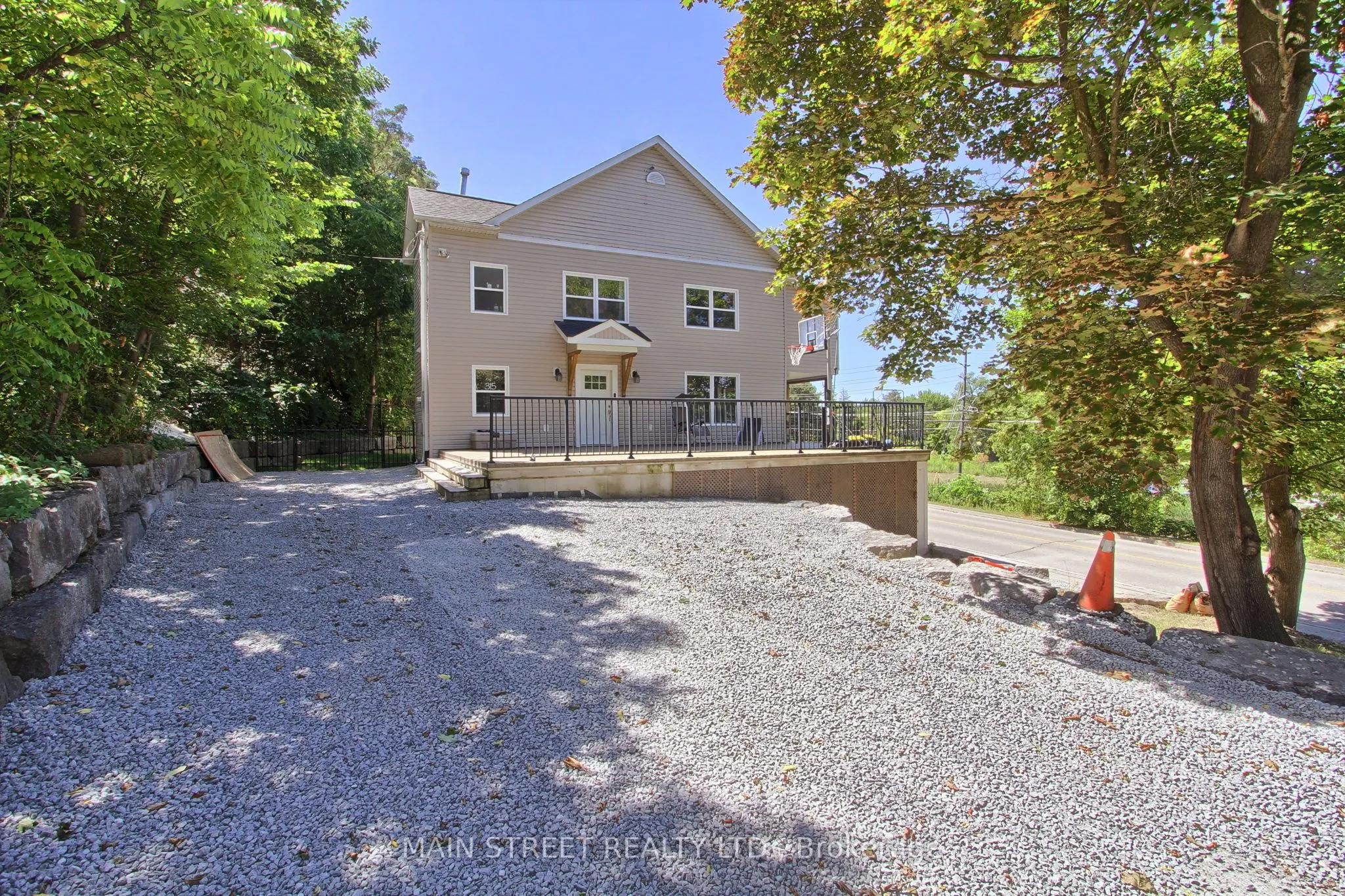 315 Cotter Street