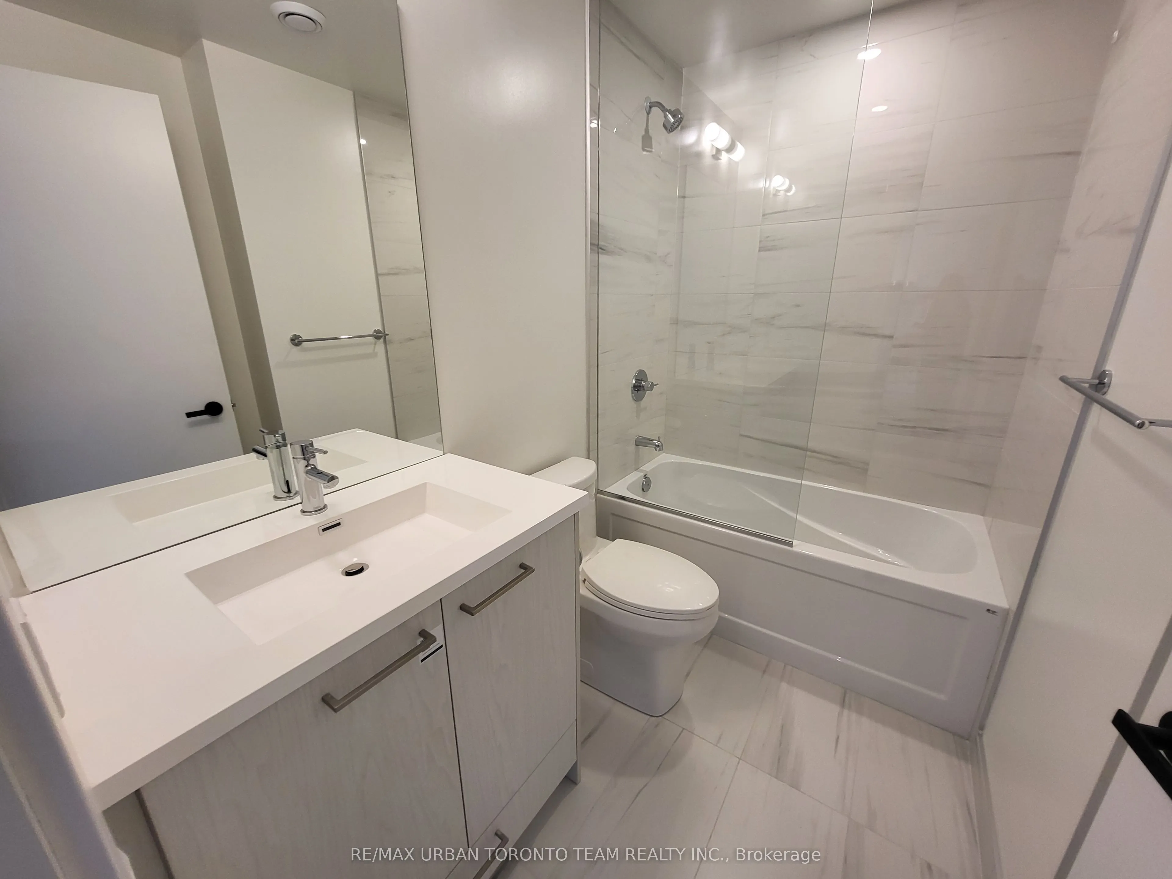 28 Interchange Way, #3308