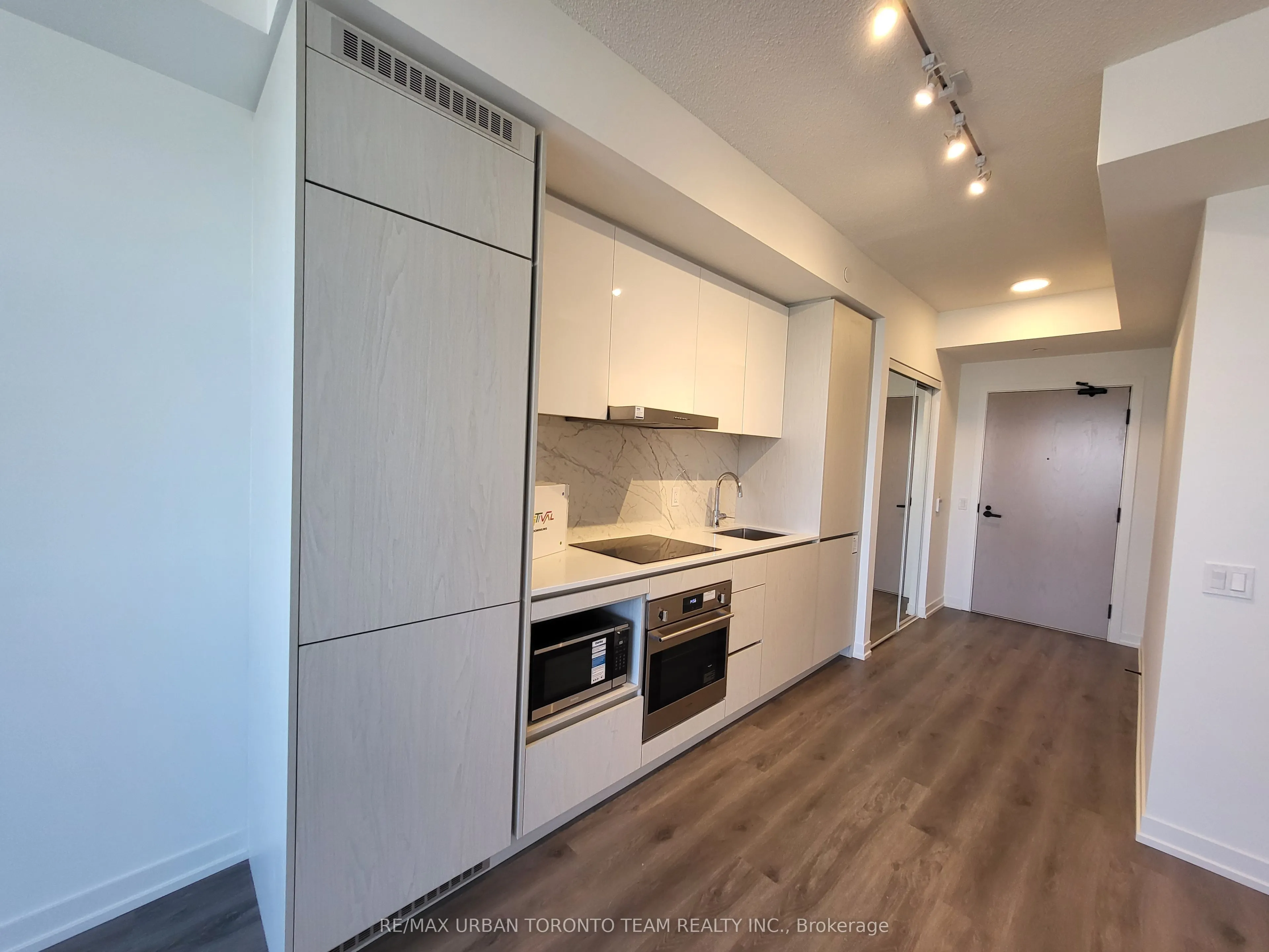 28 Interchange Way, #3308