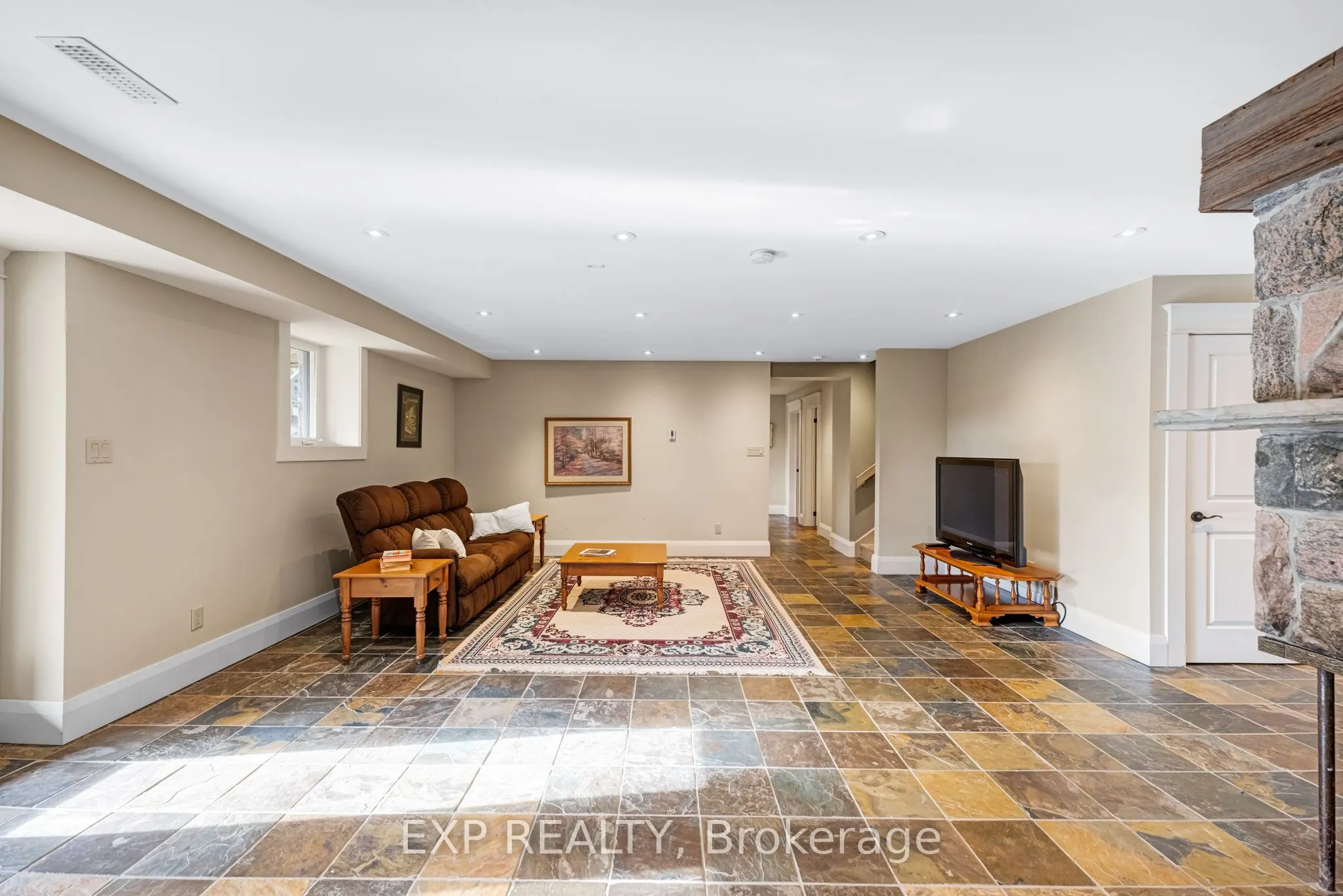 18340 Bathurst Street