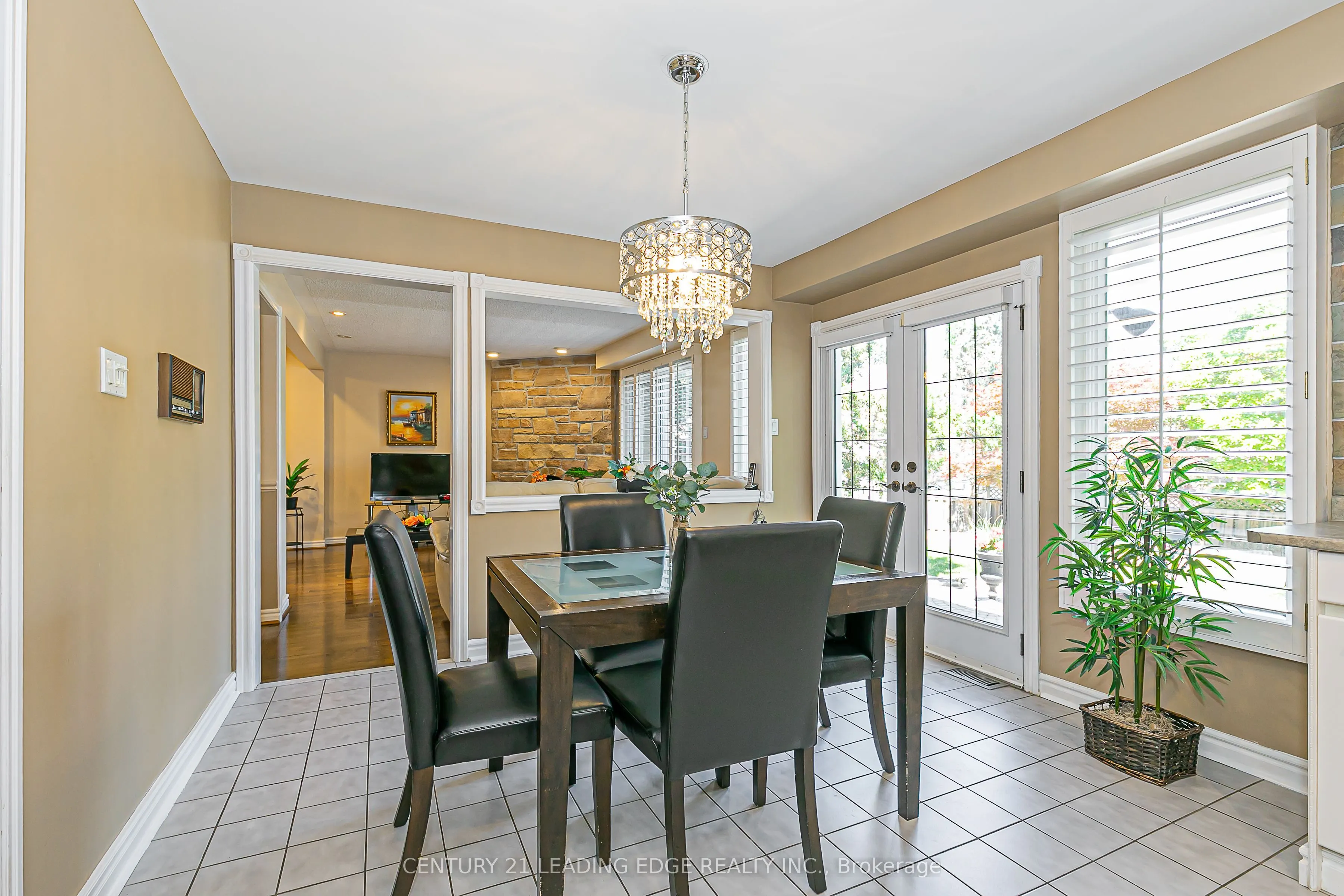 45 JOHN BUTTON Boulevard