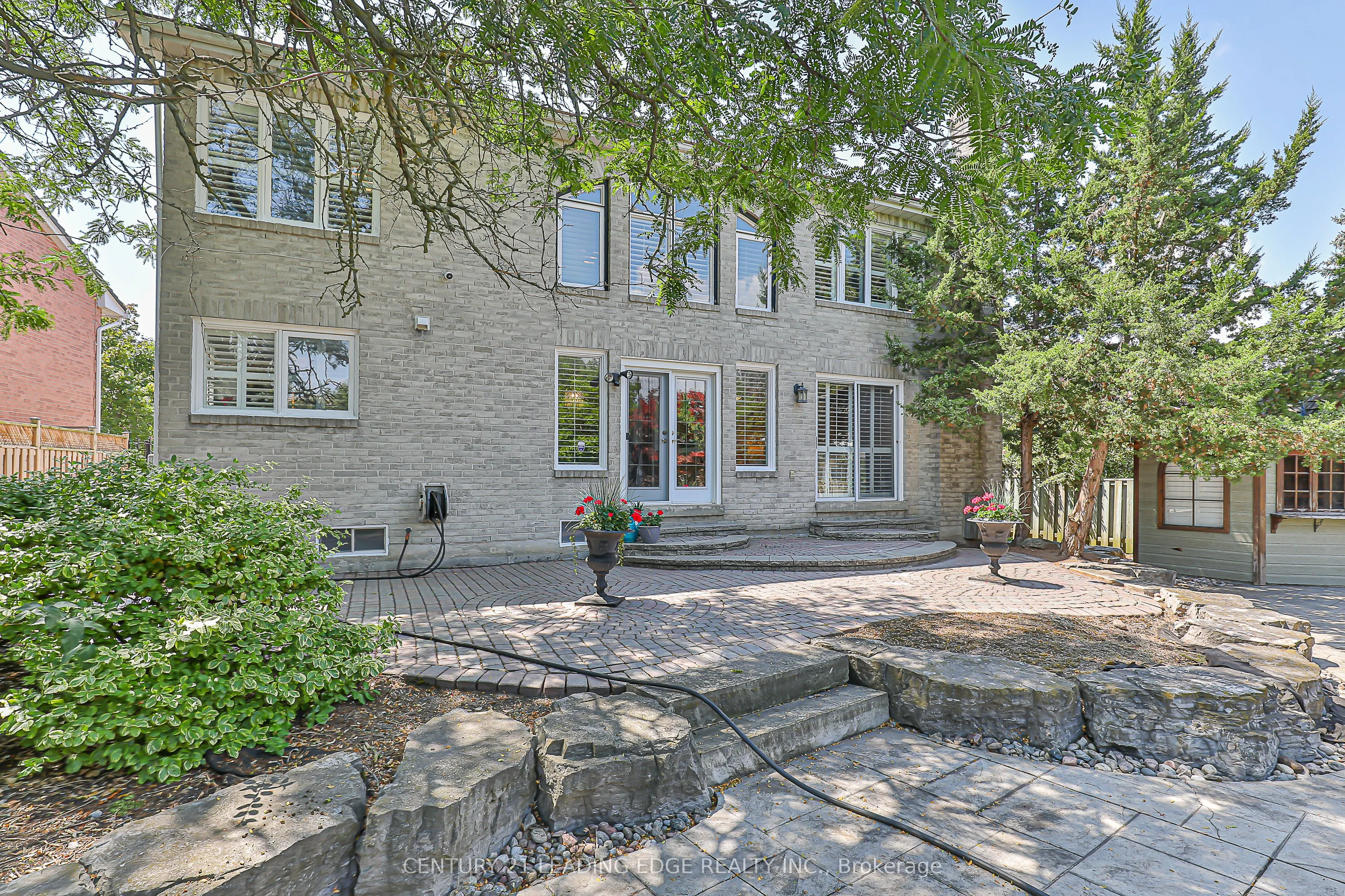 45 JOHN BUTTON Boulevard