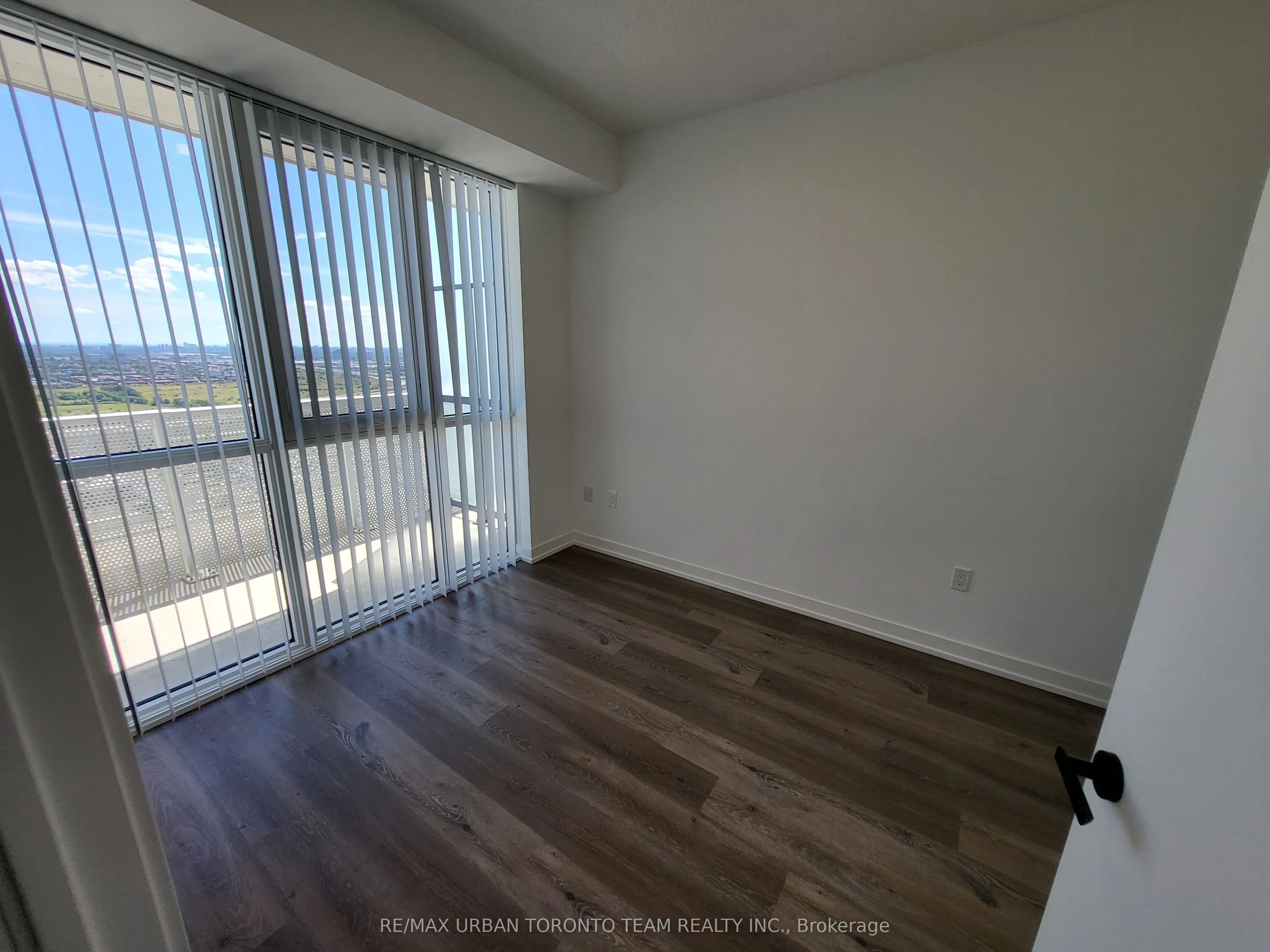 28 Interchange Way, #3311