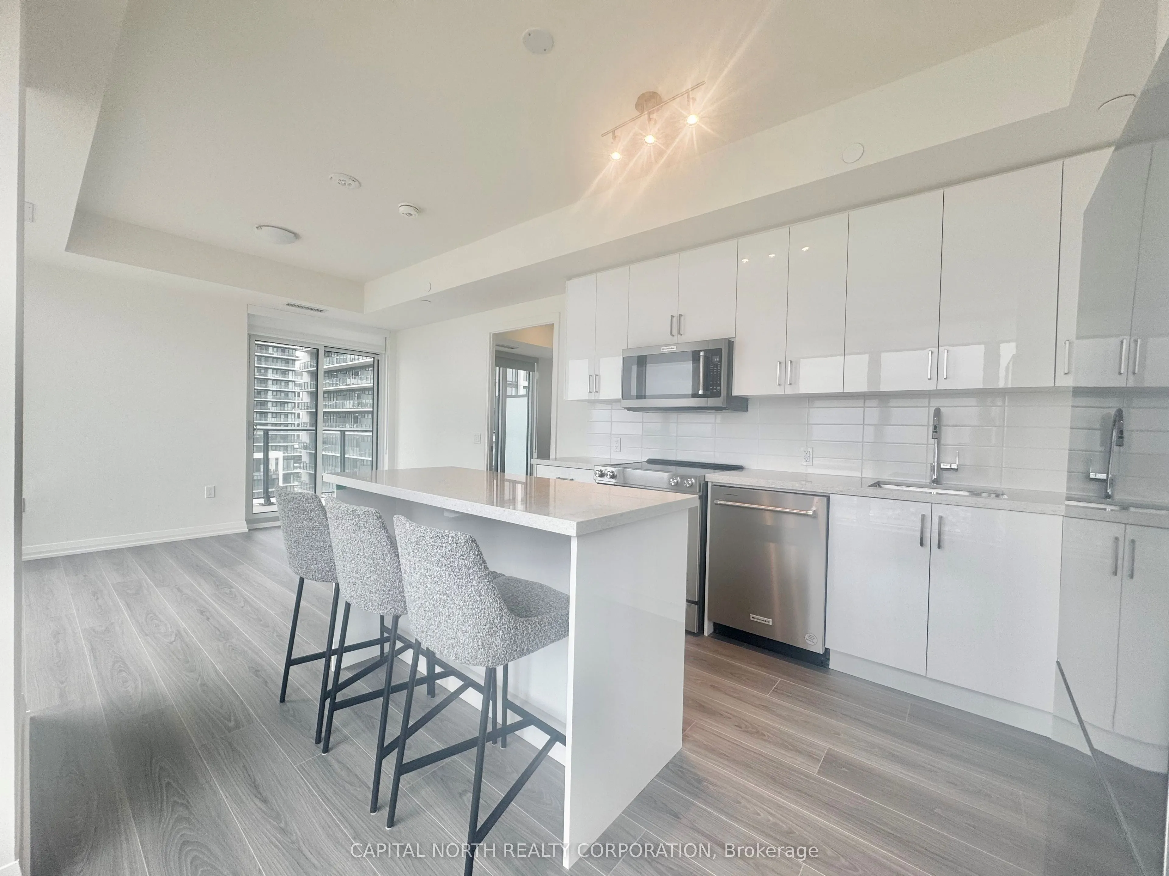 8960 Jane Street, #1115