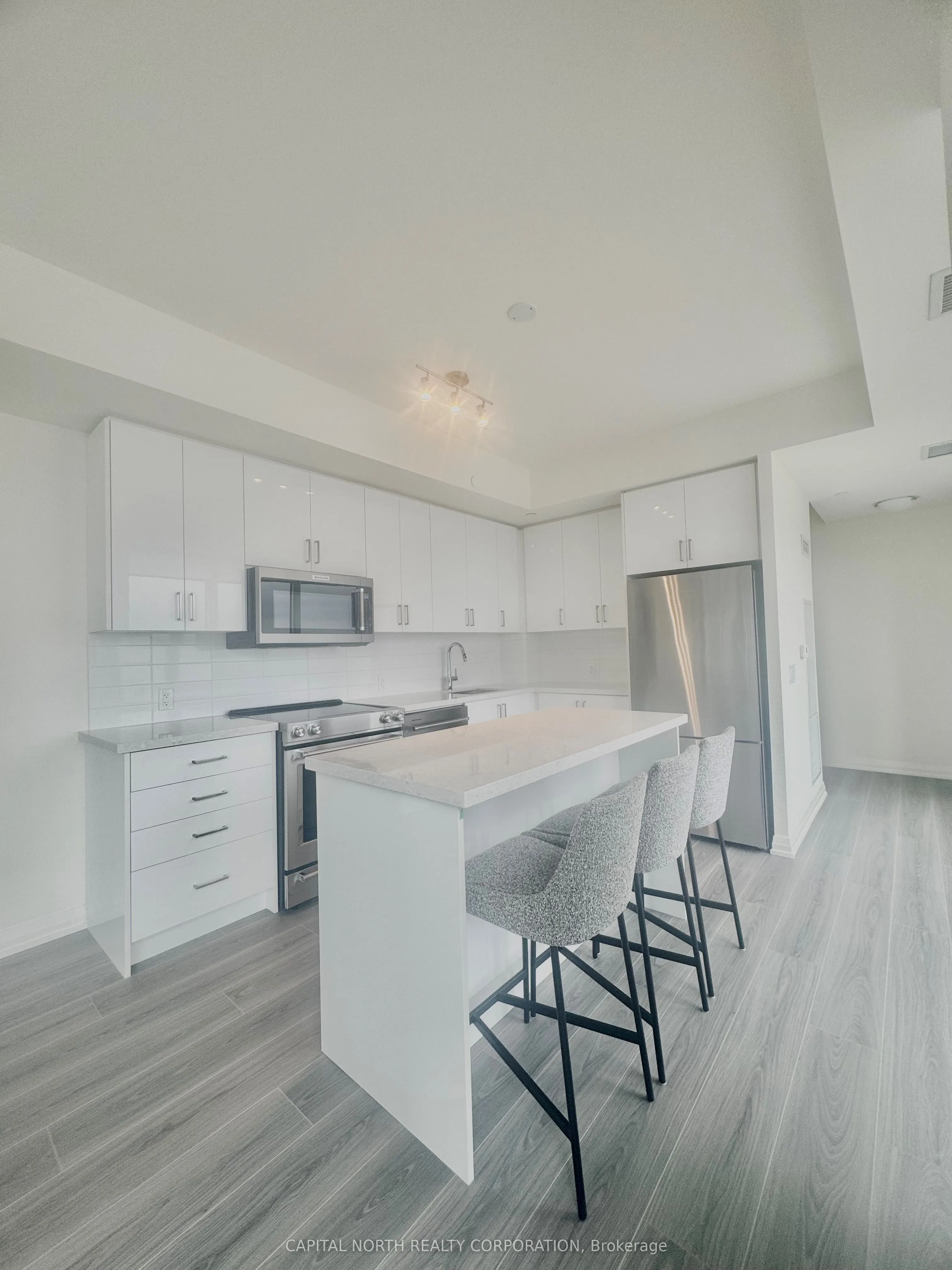 8960 Jane Street, #1115