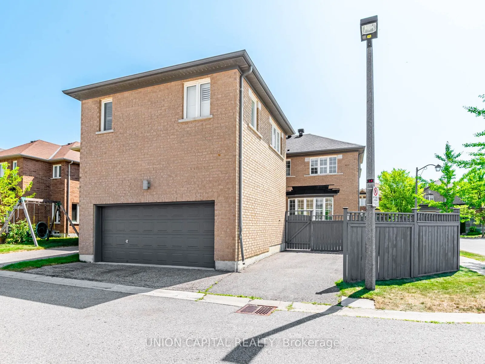 18 Honey Glen Avenue