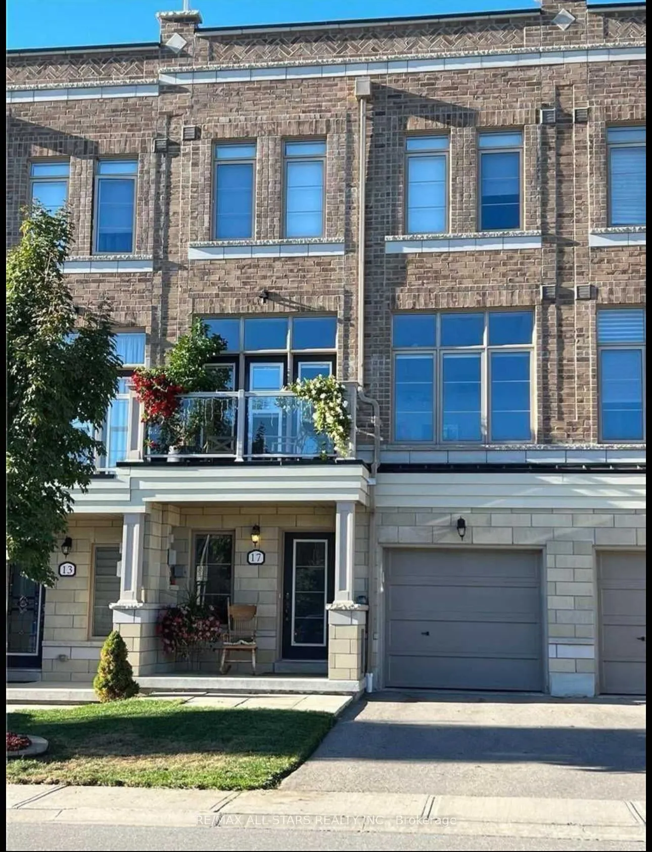 17 Cornerbank Crescent