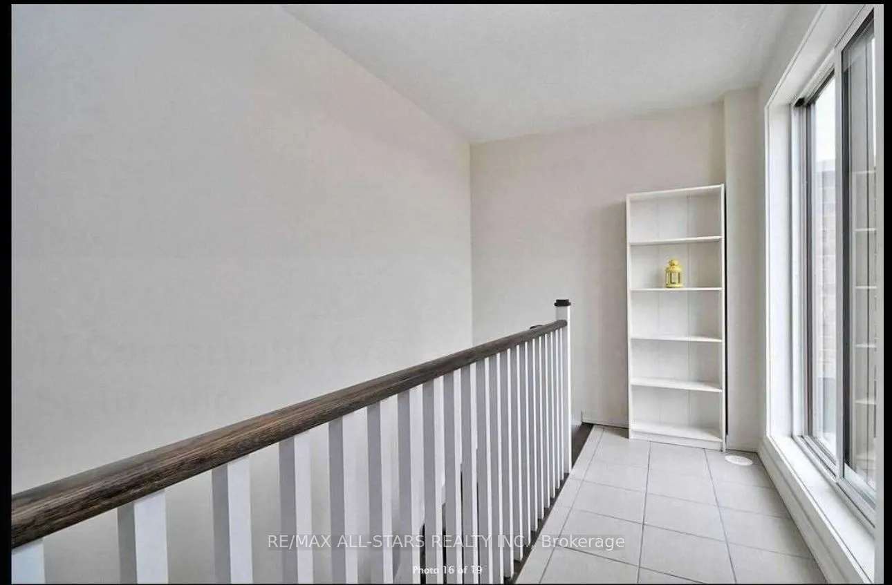 17 Cornerbank Crescent