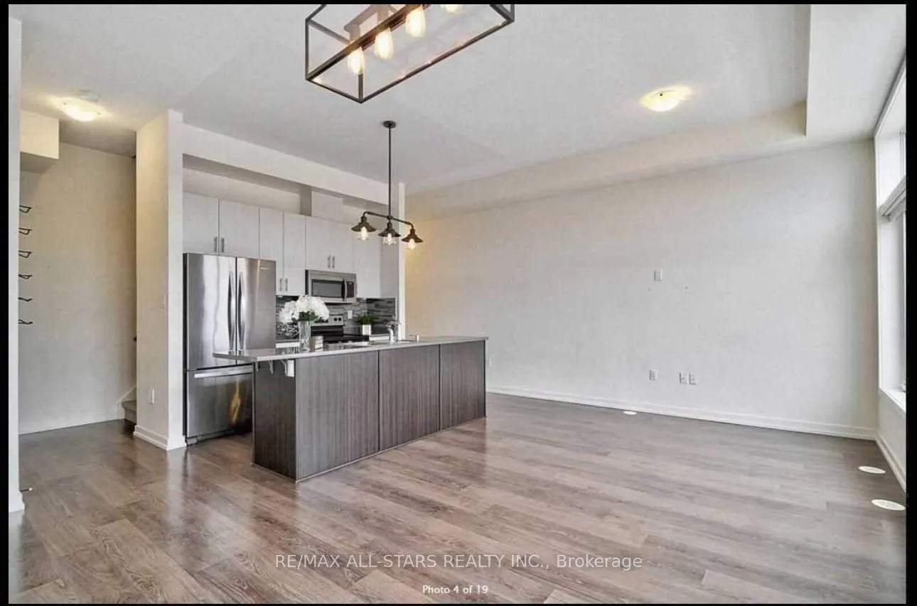 17 Cornerbank Crescent