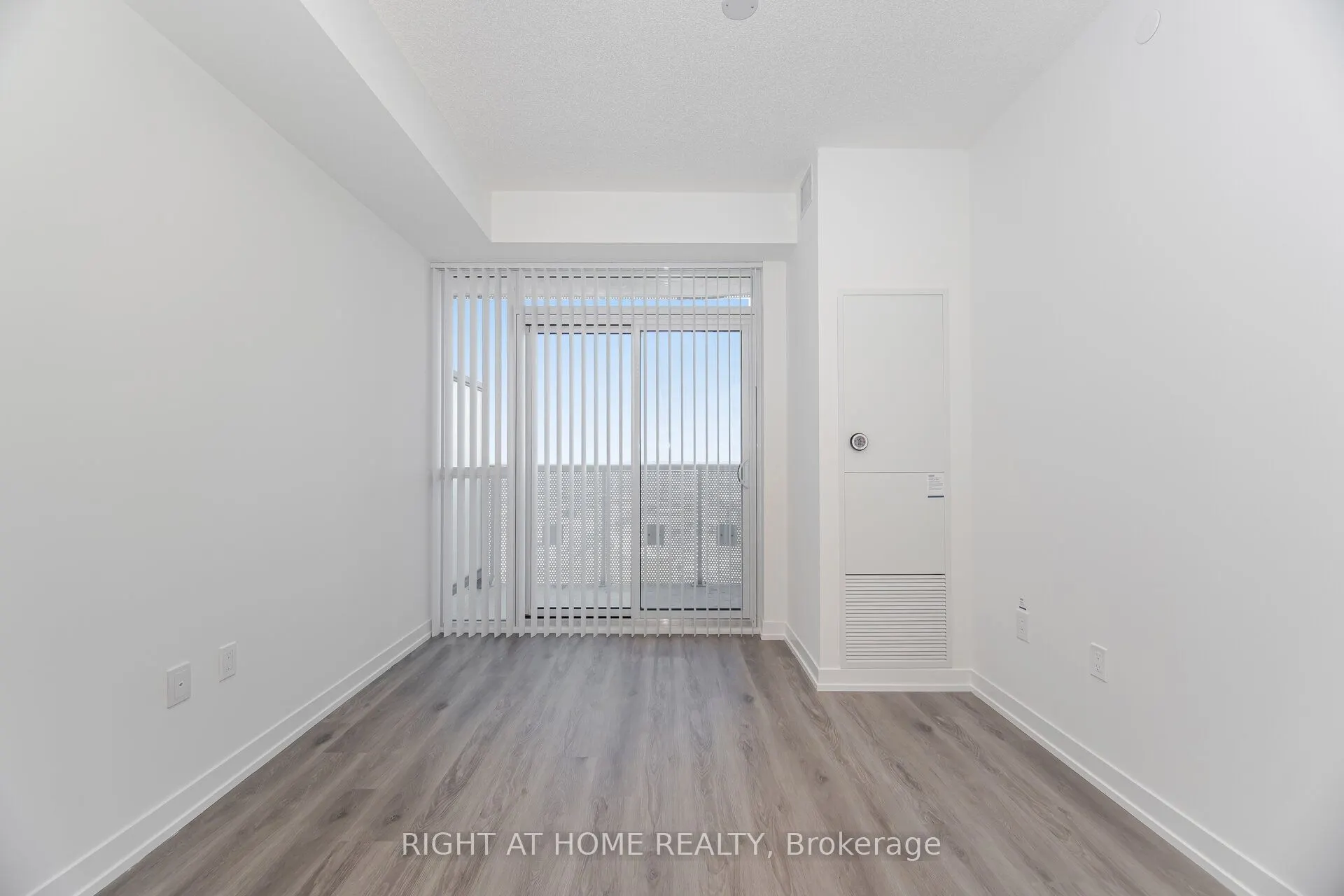 225 Commerce Street N, #5911