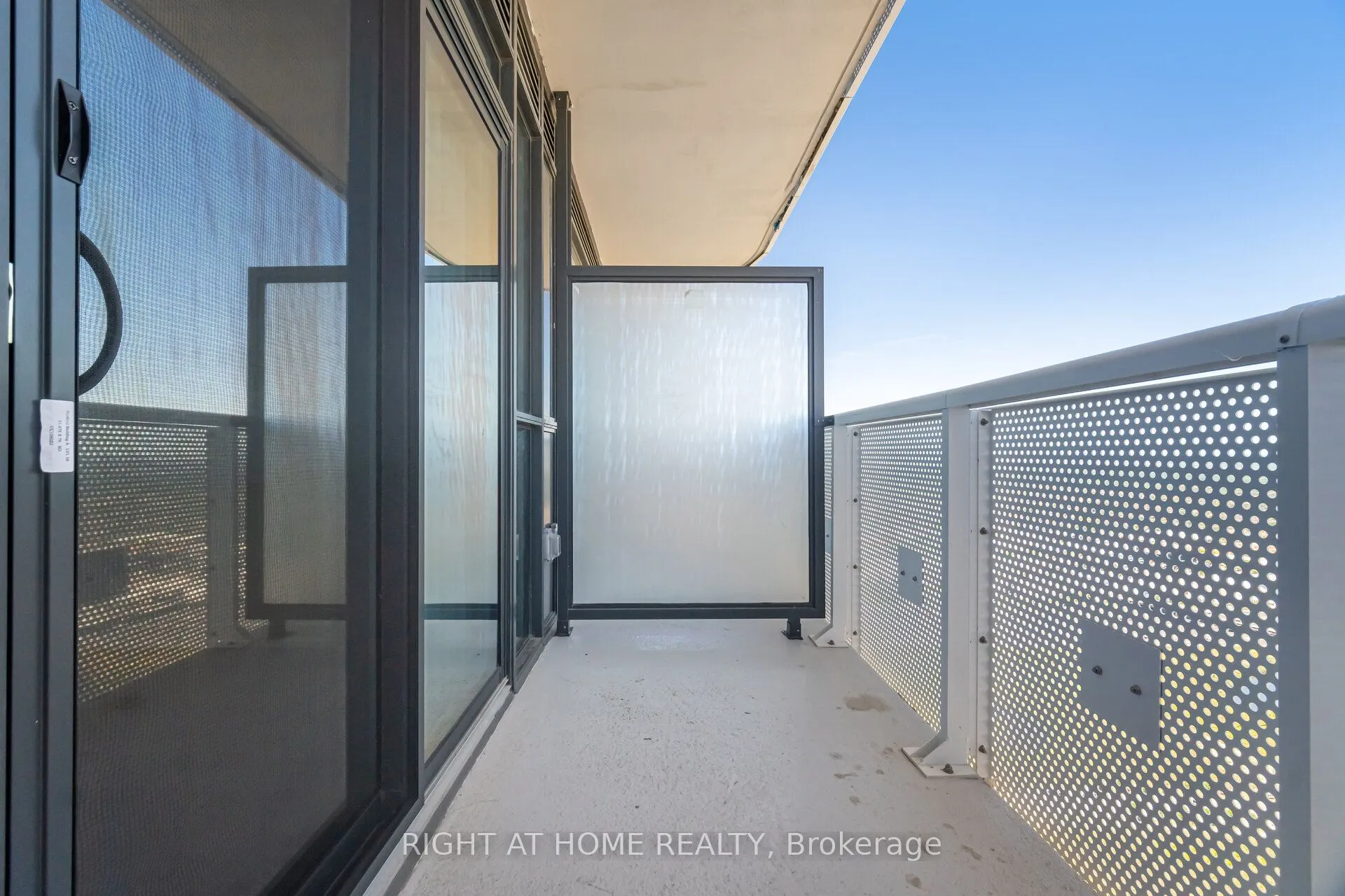 225 Commerce Street N, #5911