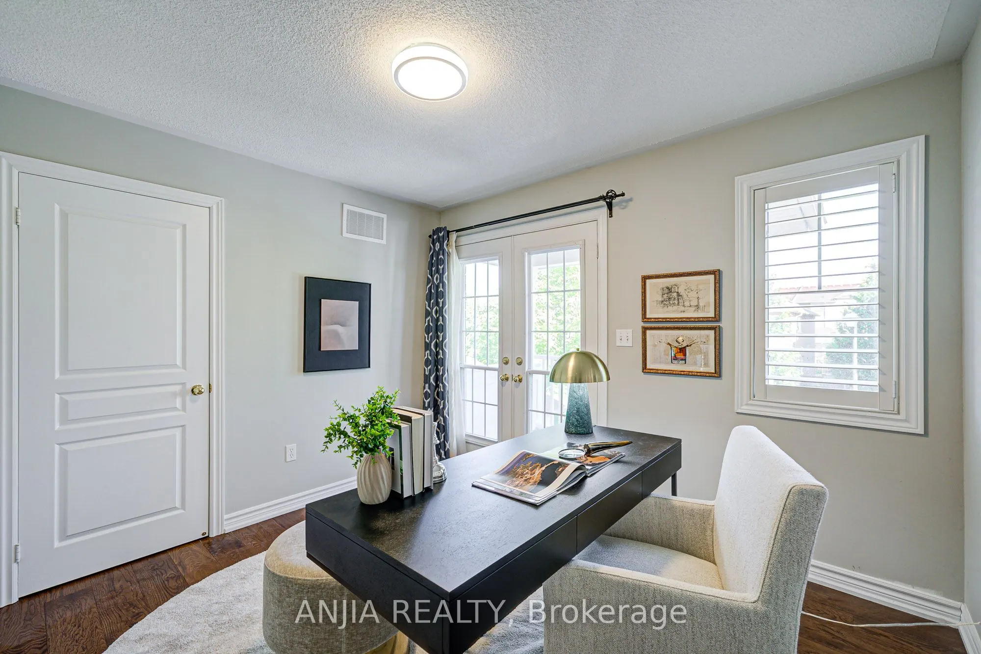 54 Rainbow Valley Crescent