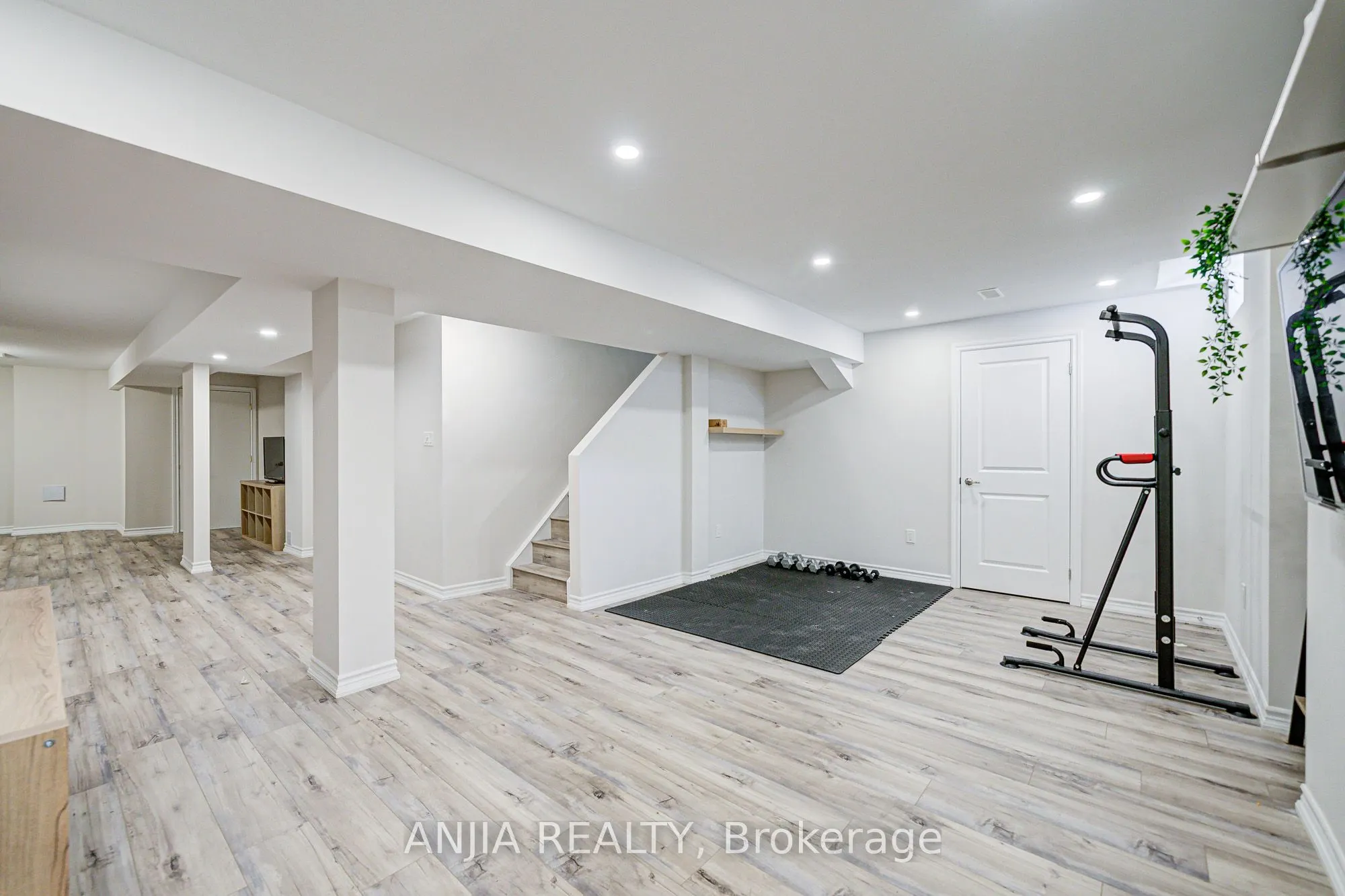 54 Rainbow Valley Crescent