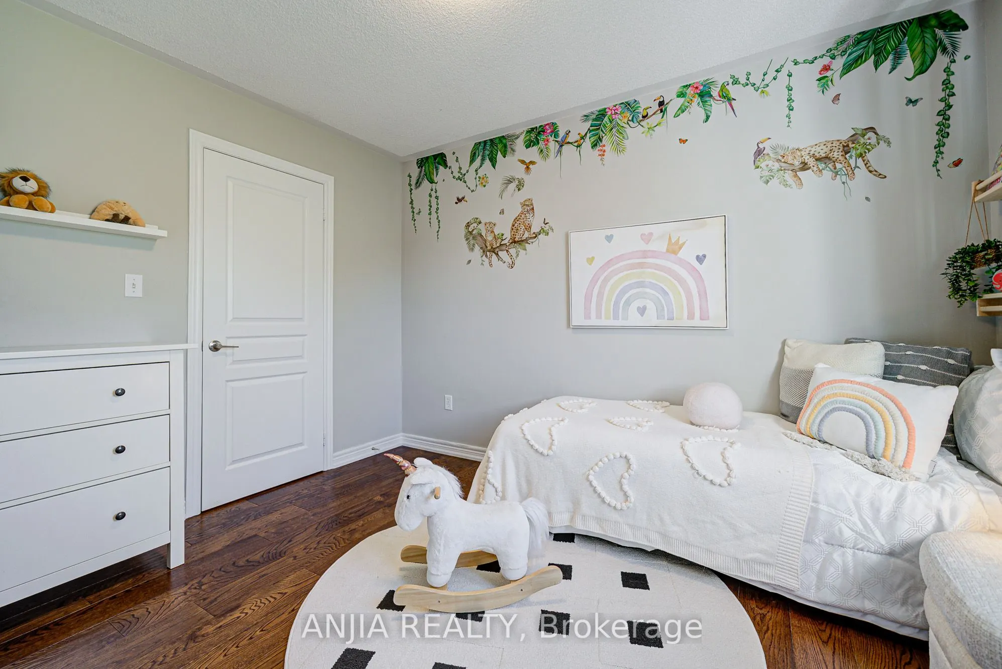 54 Rainbow Valley Crescent