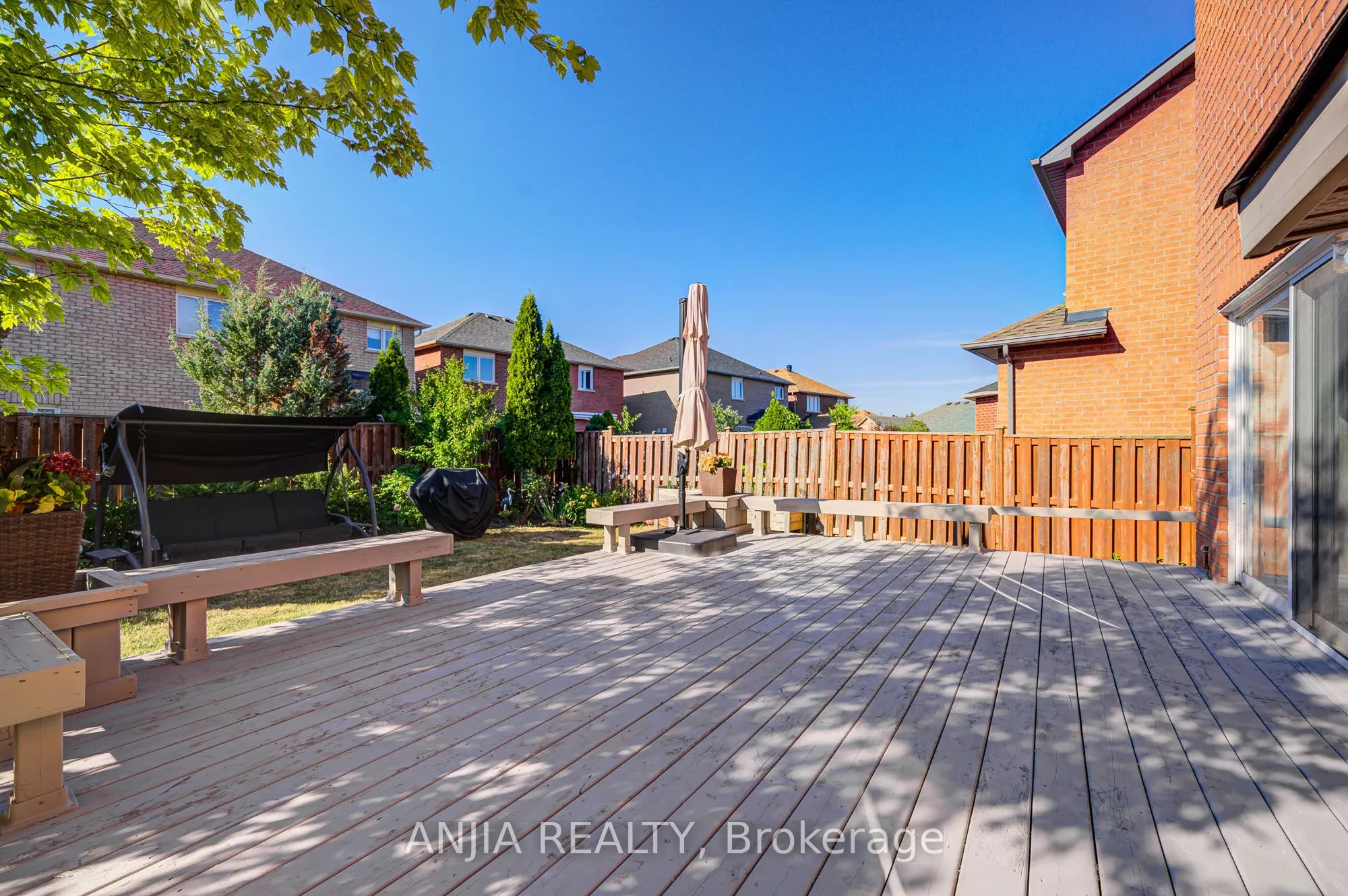 54 Rainbow Valley Crescent