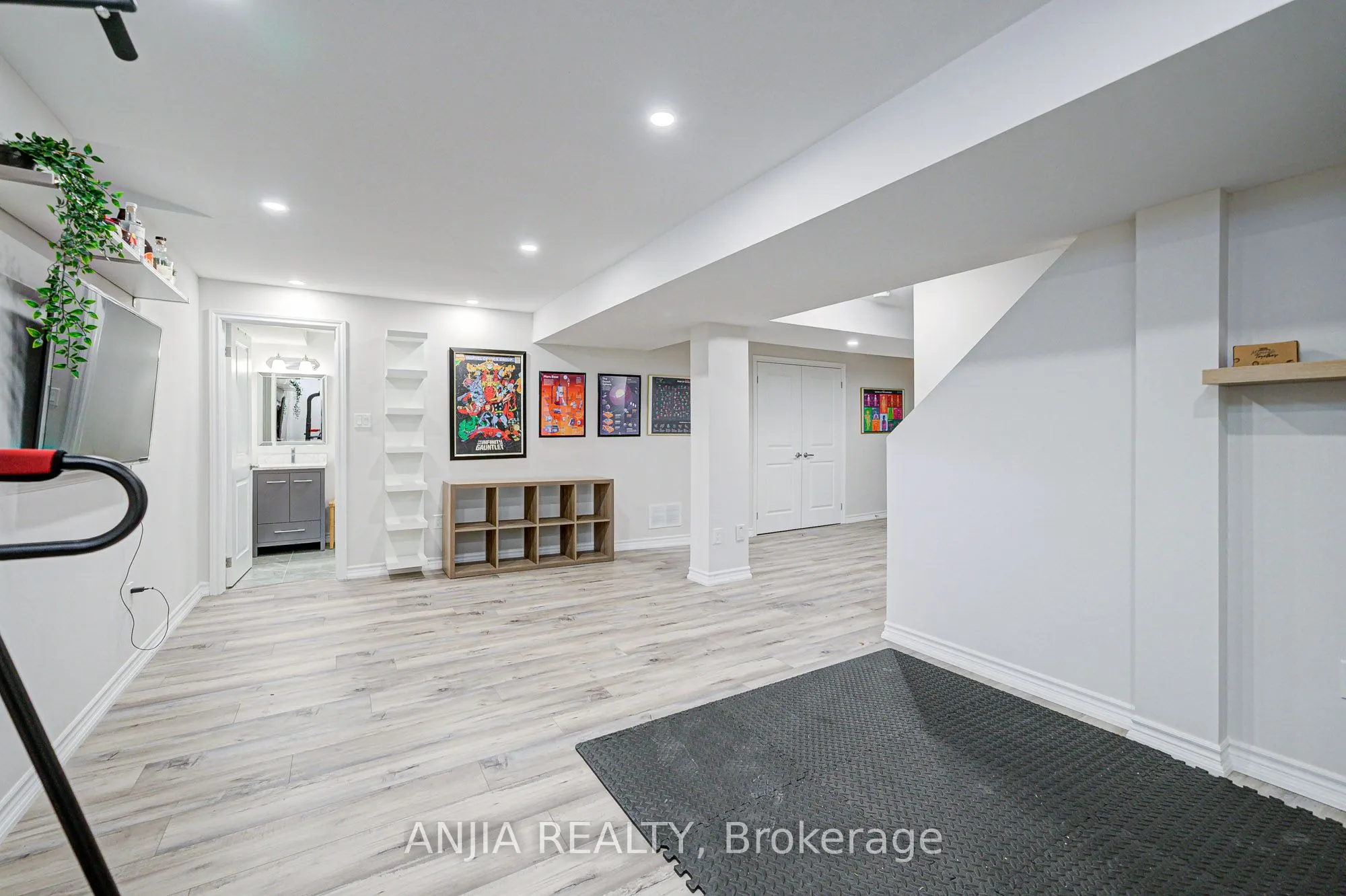 54 Rainbow Valley Crescent