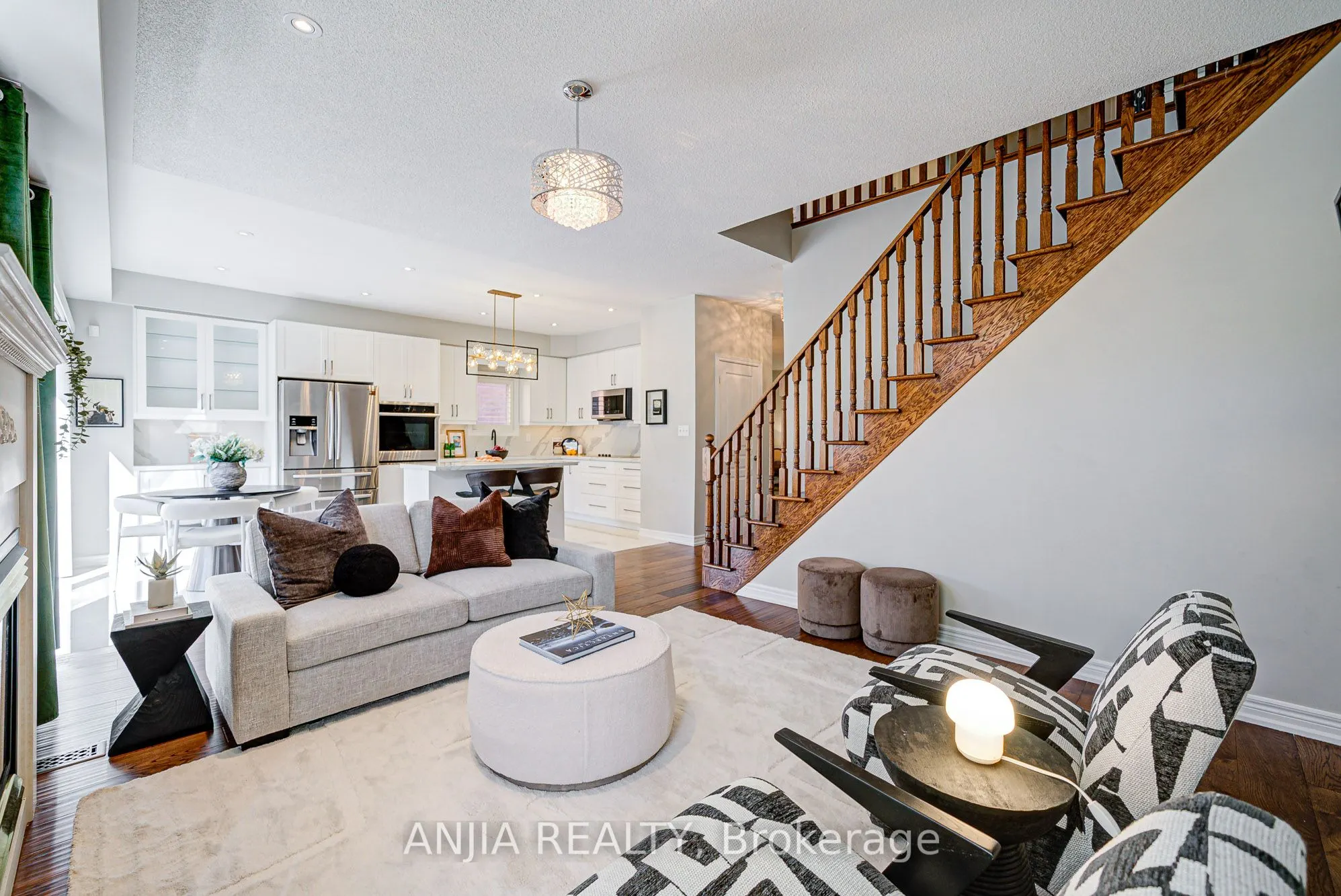 54 Rainbow Valley Crescent